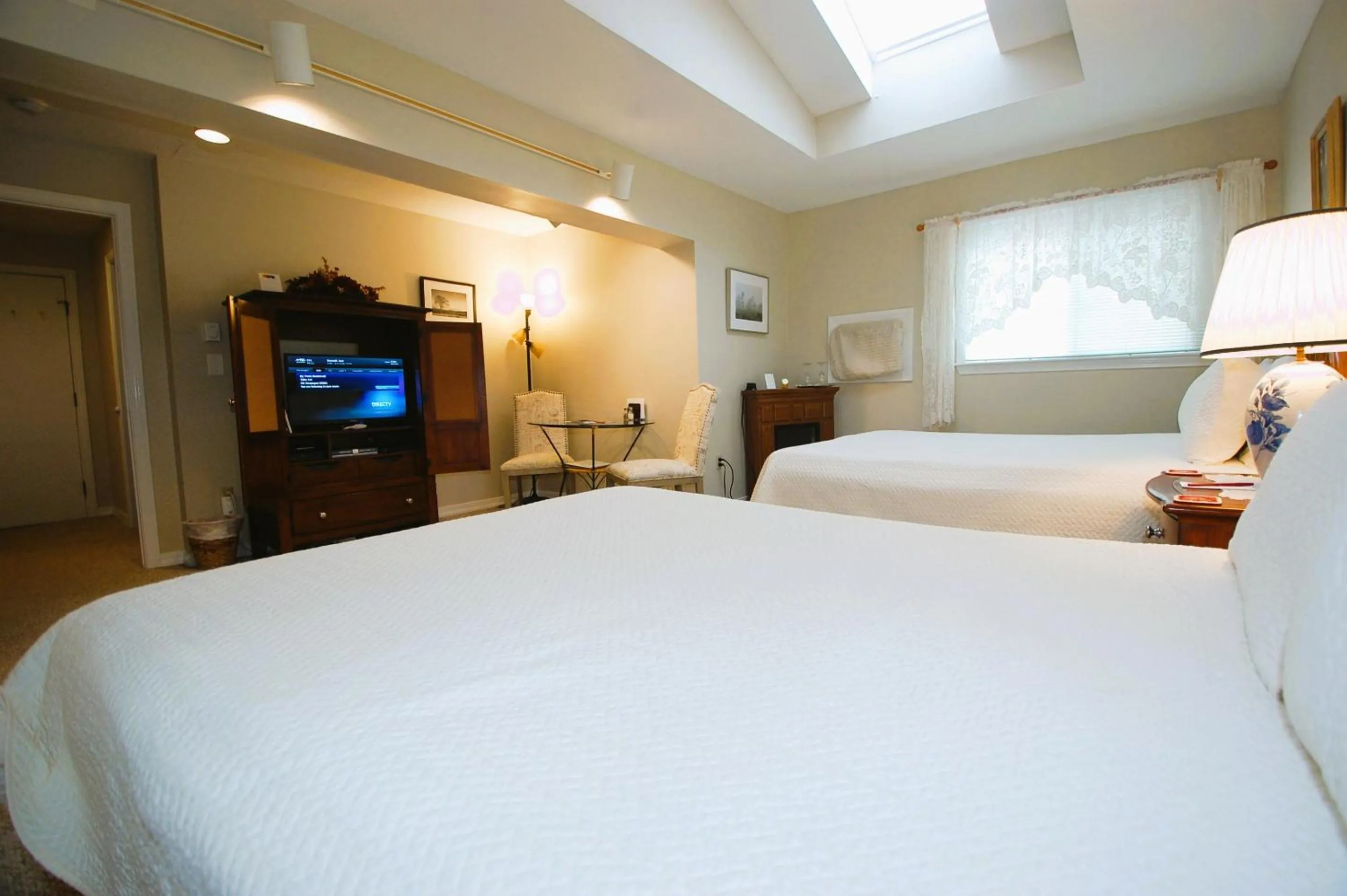 Bedroom, Bed in Shaker Mill Inn