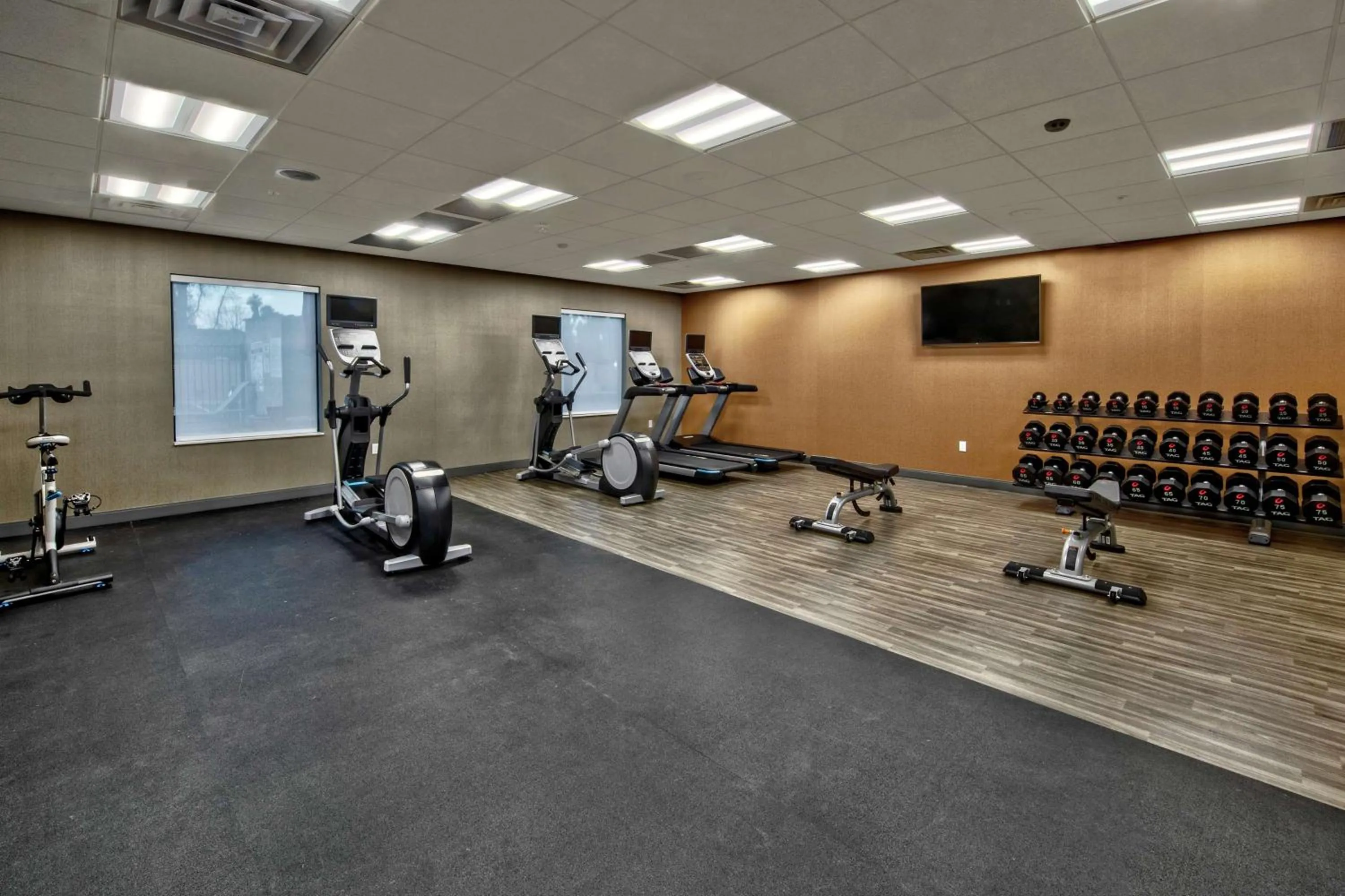 Fitness centre/facilities in Hampton Inn Fresno Airport
