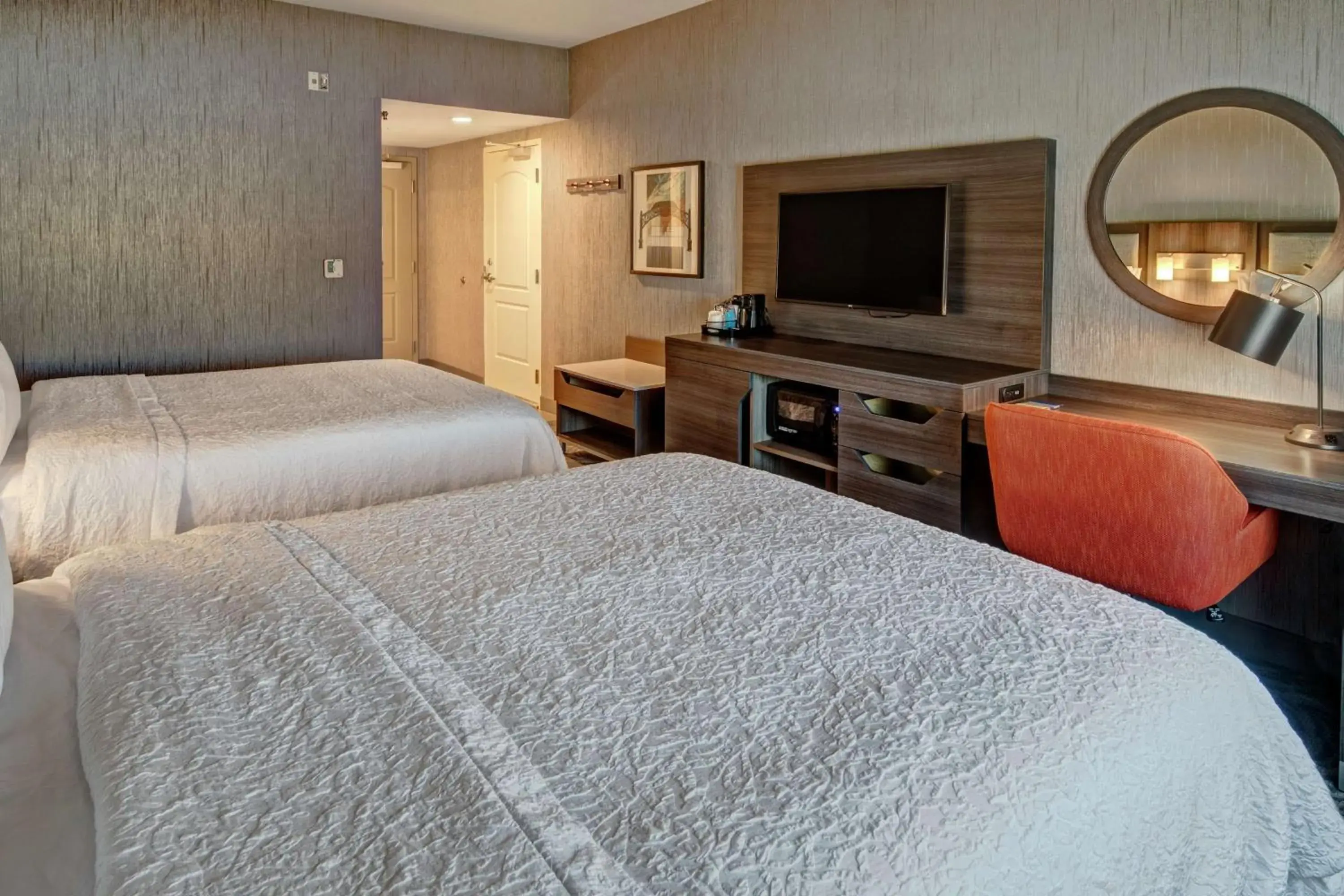 Bed in Hampton Inn Fresno Airport Bed in Hampton Inn Fresno Airport