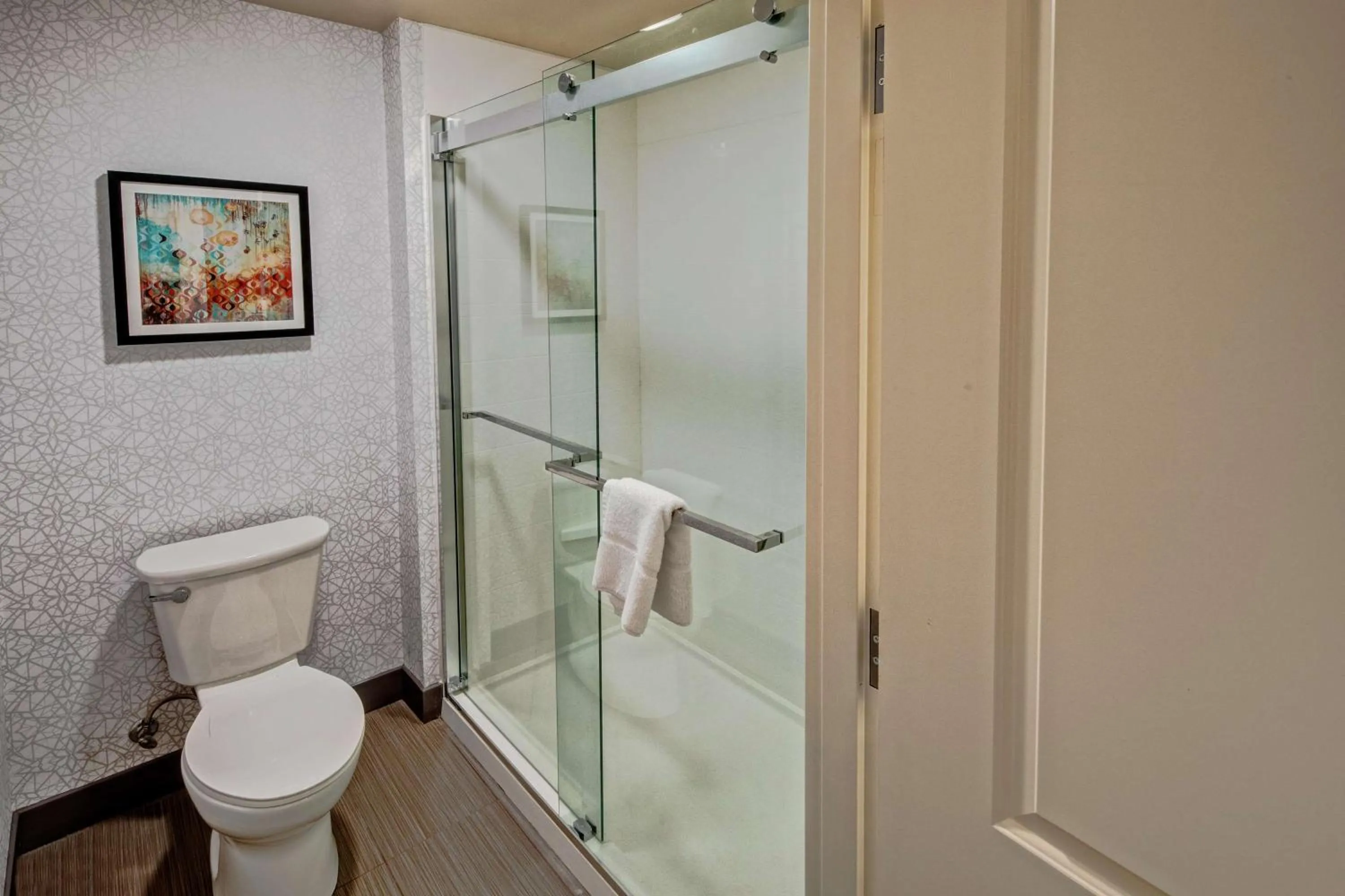 Bathroom in Hampton Inn Fresno Airport