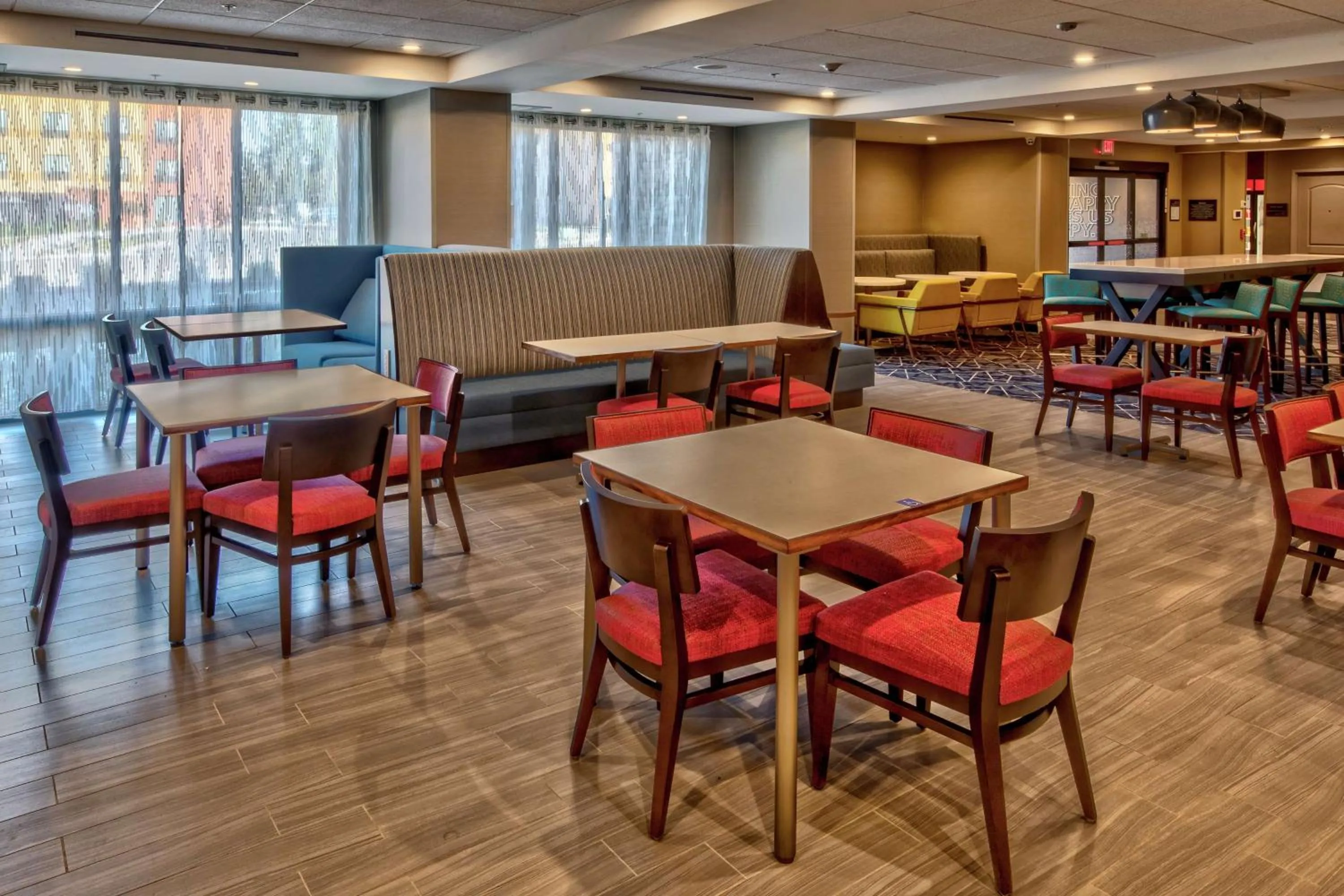Lobby or reception in Hampton Inn Fresno Airport