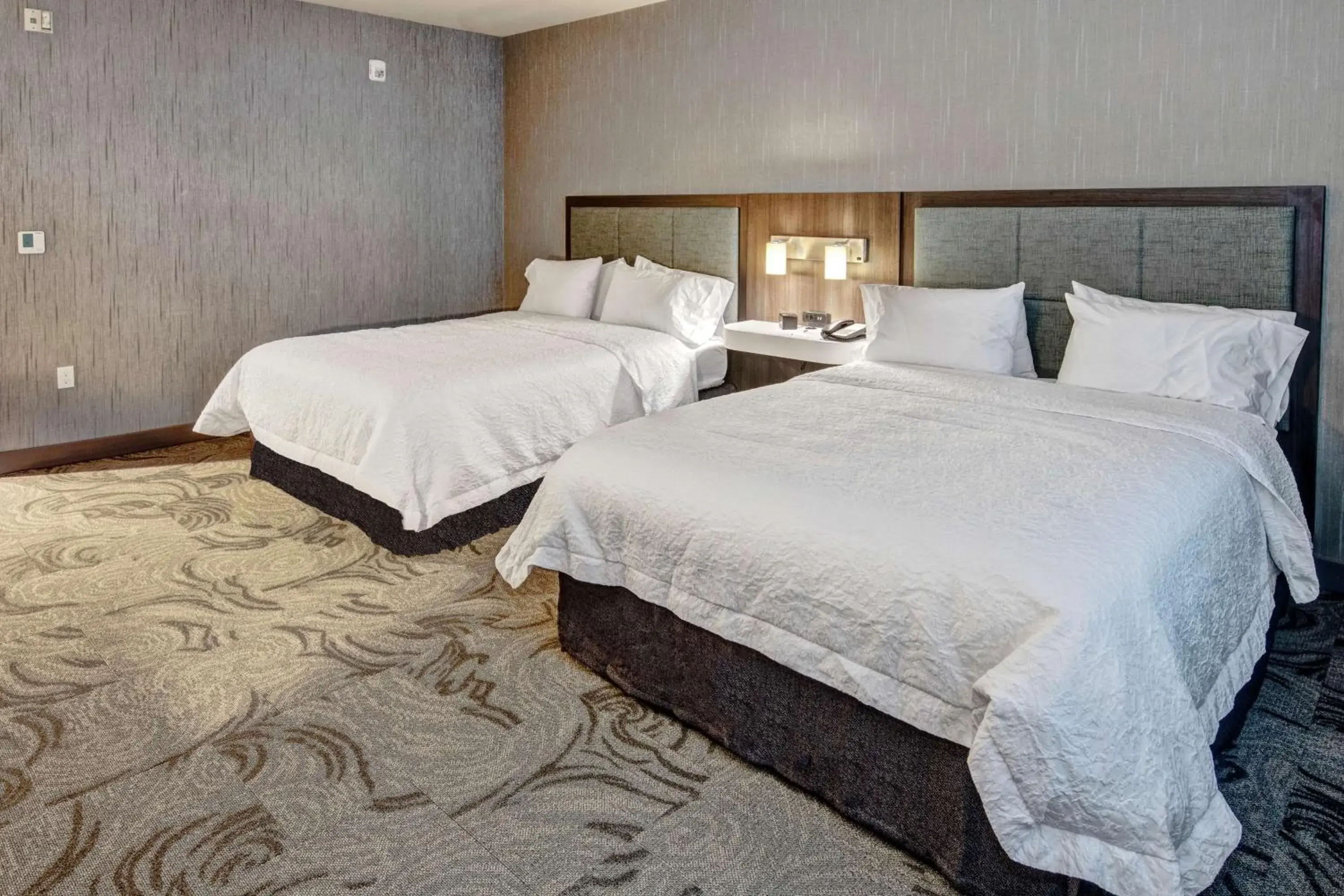 Bed in Hampton Inn Fresno Airport Bed in Hampton Inn Fresno Airport