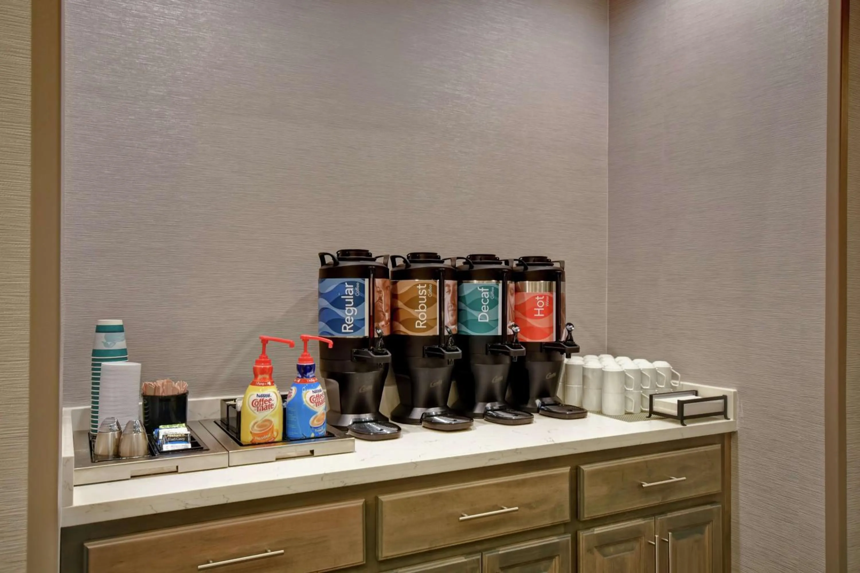 Dining area in Homewood Suites By Hilton Orange New Haven