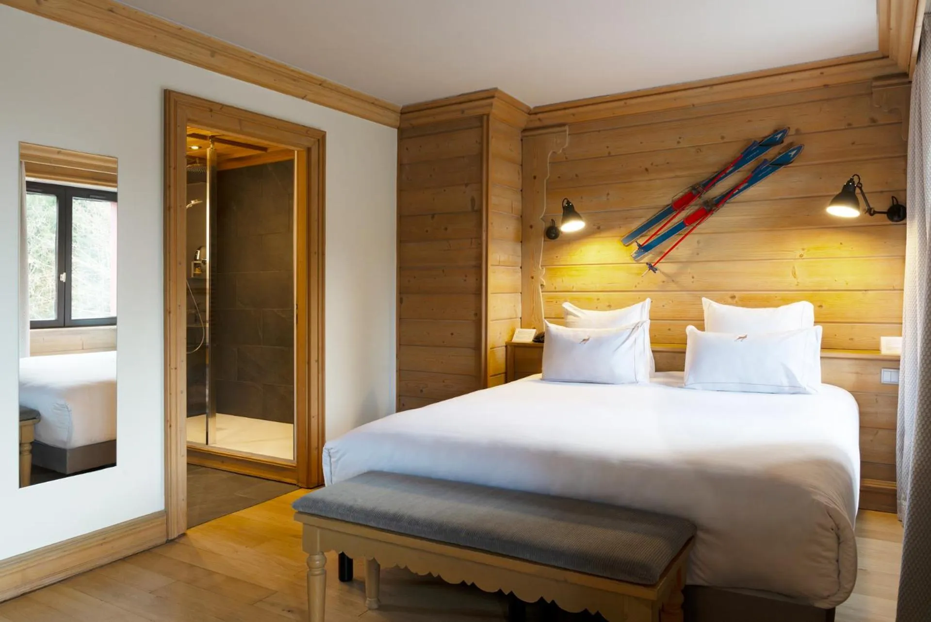 Bed in Hôtel Restaurant Spa Les Jardins De Sophie