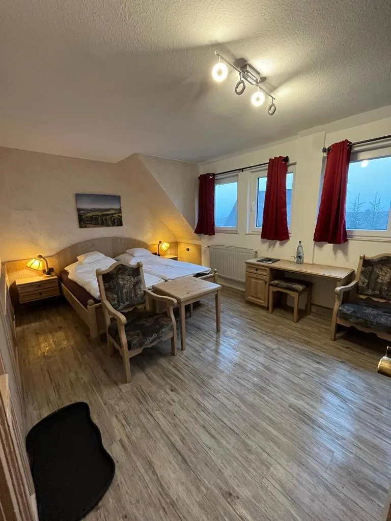 Photo of the whole room, Bed in Hotel Clemens