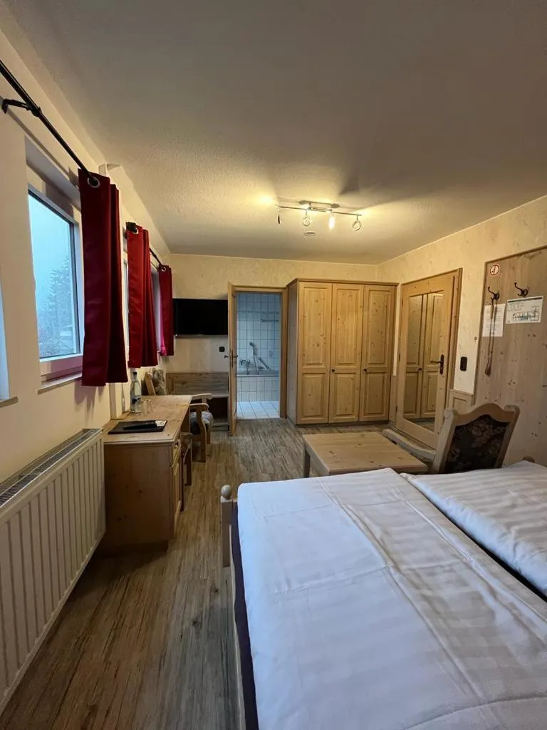 Photo of the whole room, Bed in Hotel Clemens