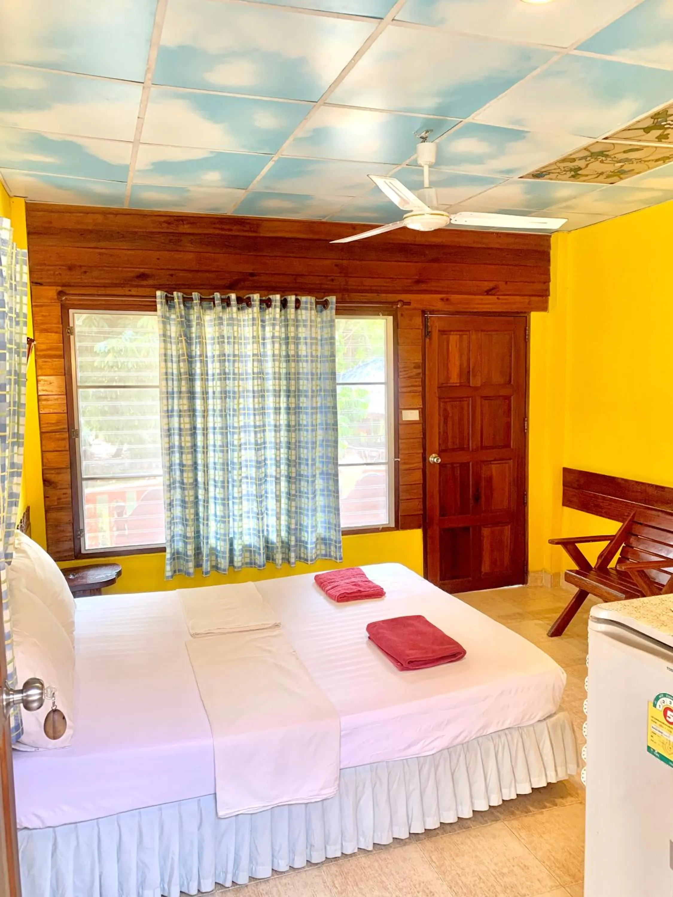 Bed in Koh Tao Tropicana Resort