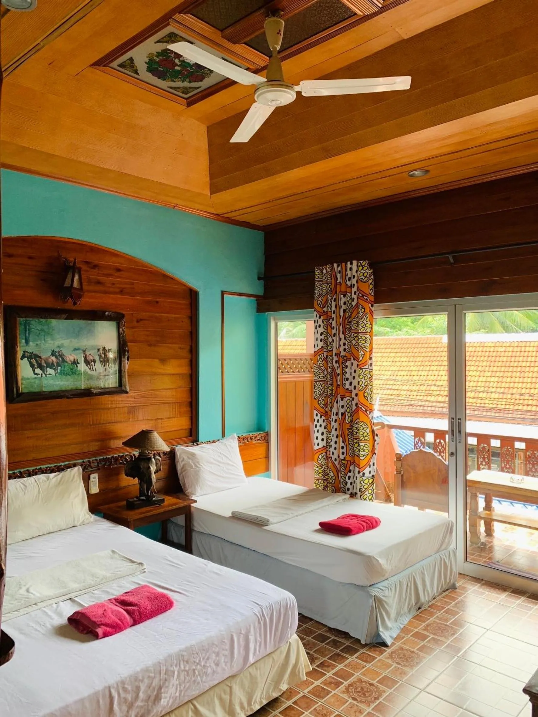 Bed in Koh Tao Tropicana Resort