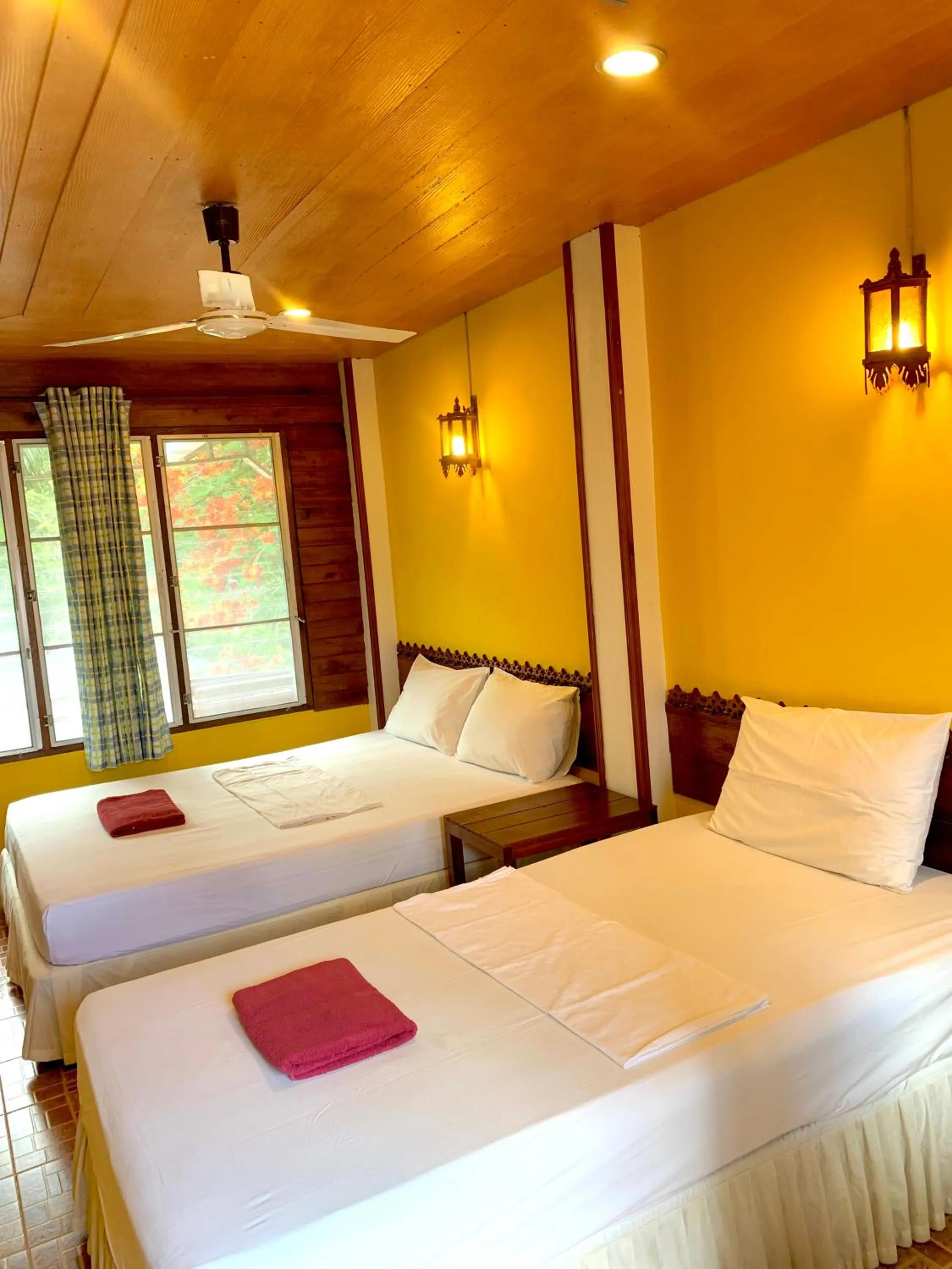 Bed in Koh Tao Tropicana Resort