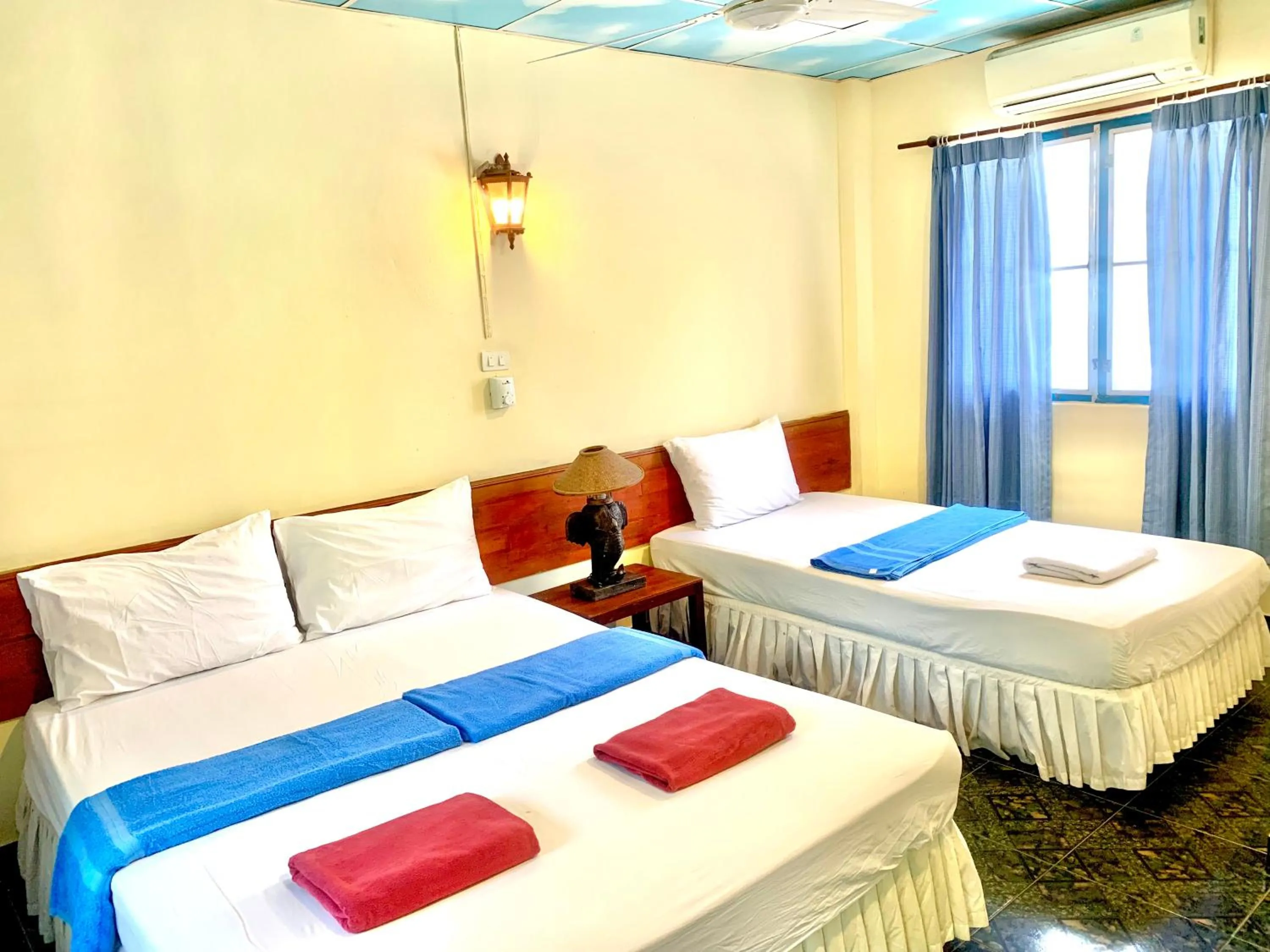 Bed in Koh Tao Tropicana Resort