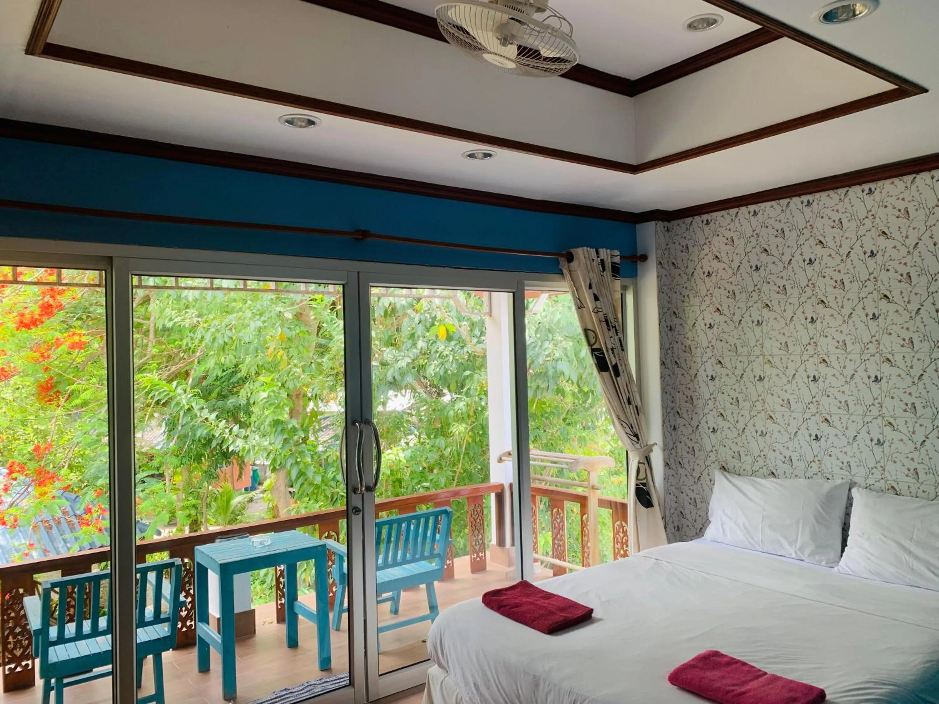 Bed in Koh Tao Tropicana Resort