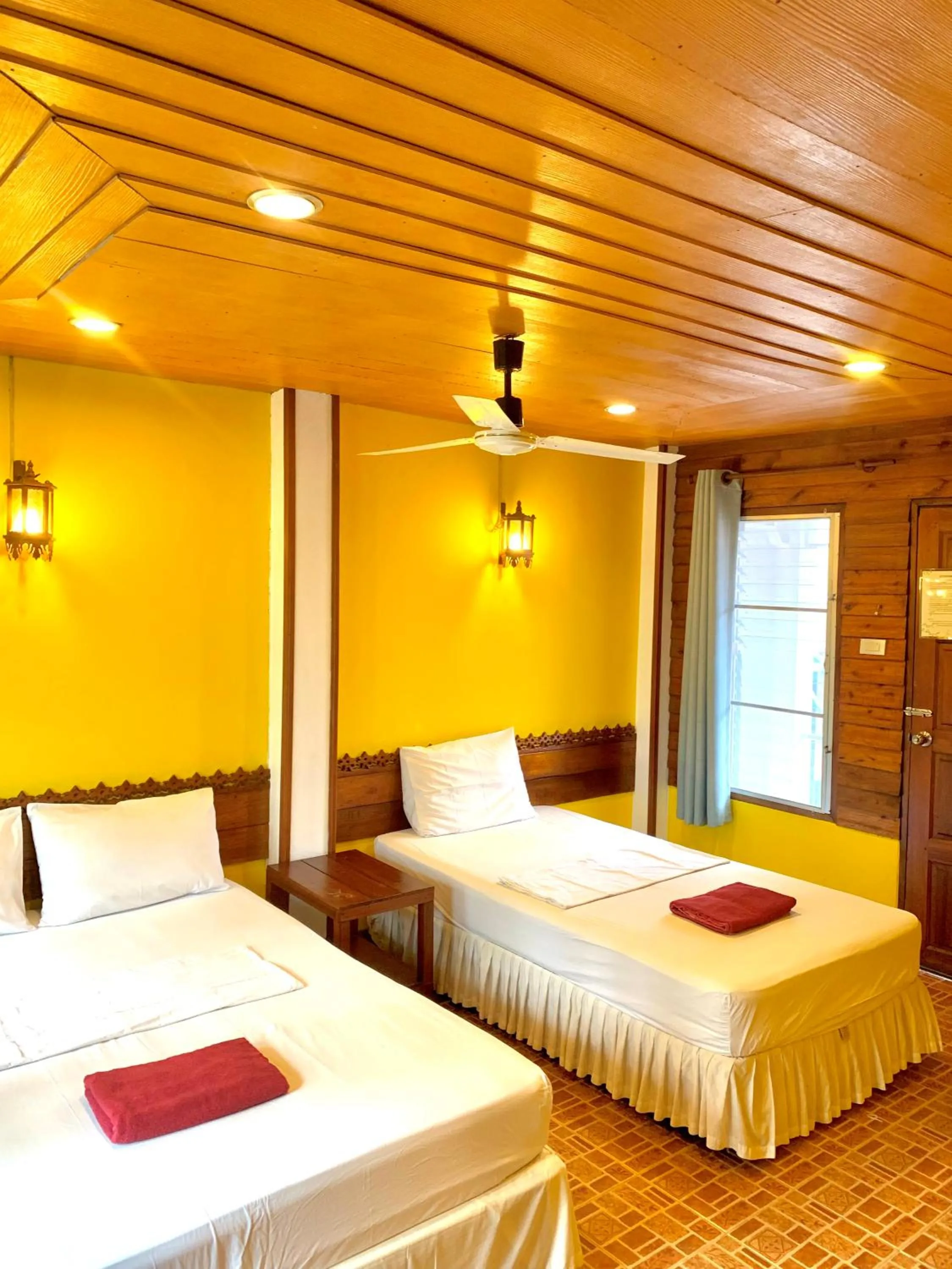 Bed in Koh Tao Tropicana Resort