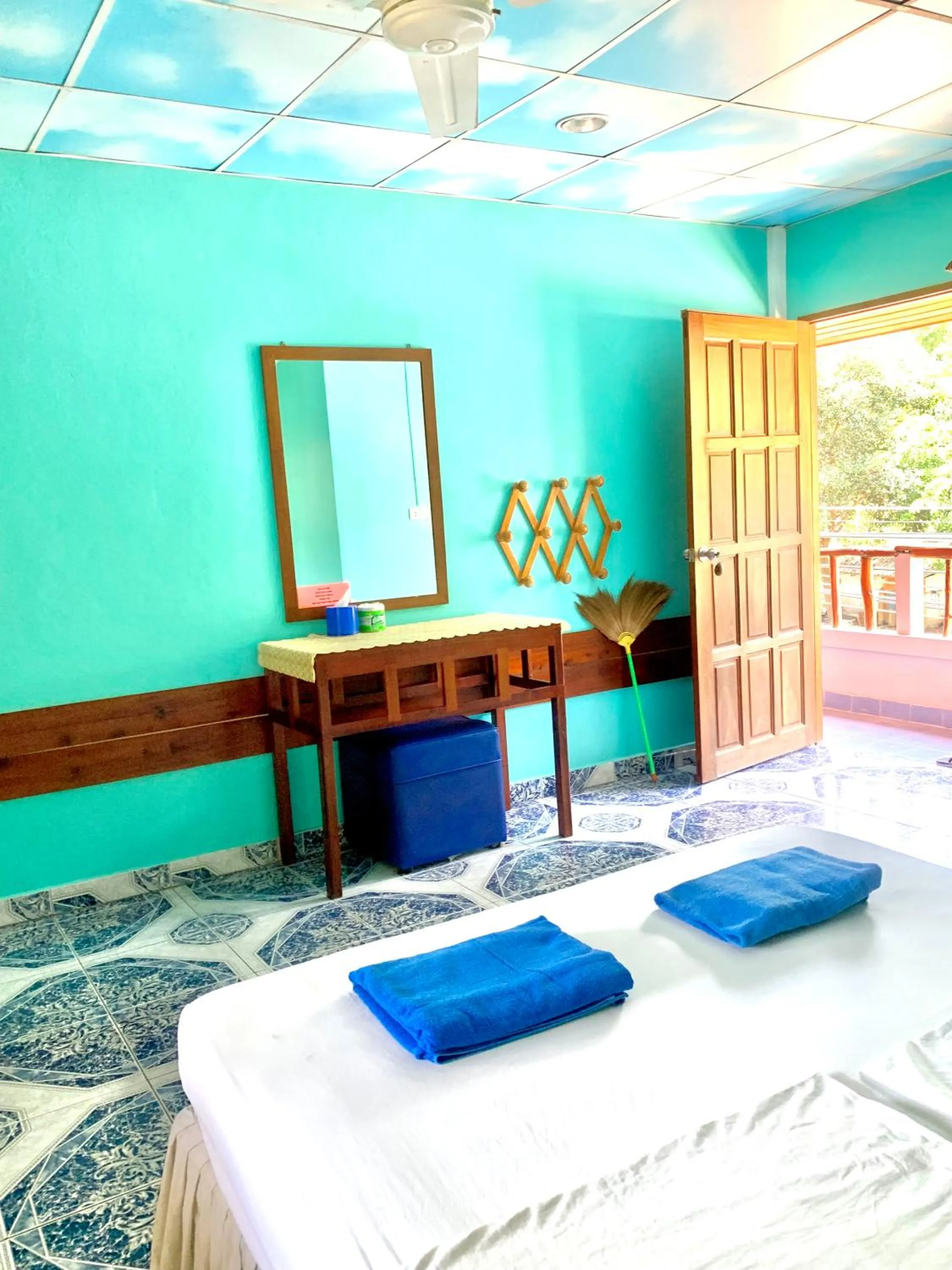 Bed in Koh Tao Tropicana Resort