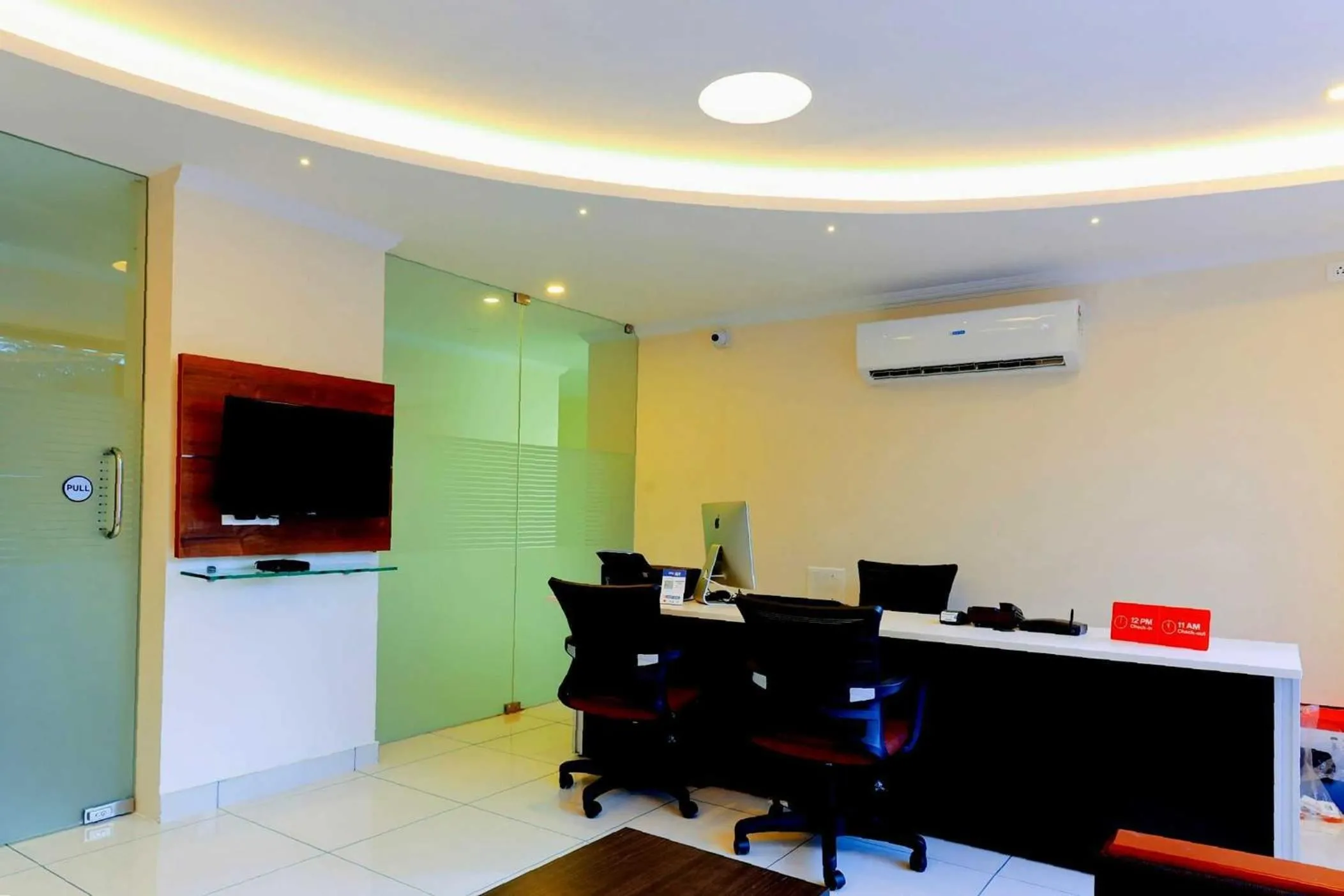 Lobby or reception in Collection O Companion Leisure Homes