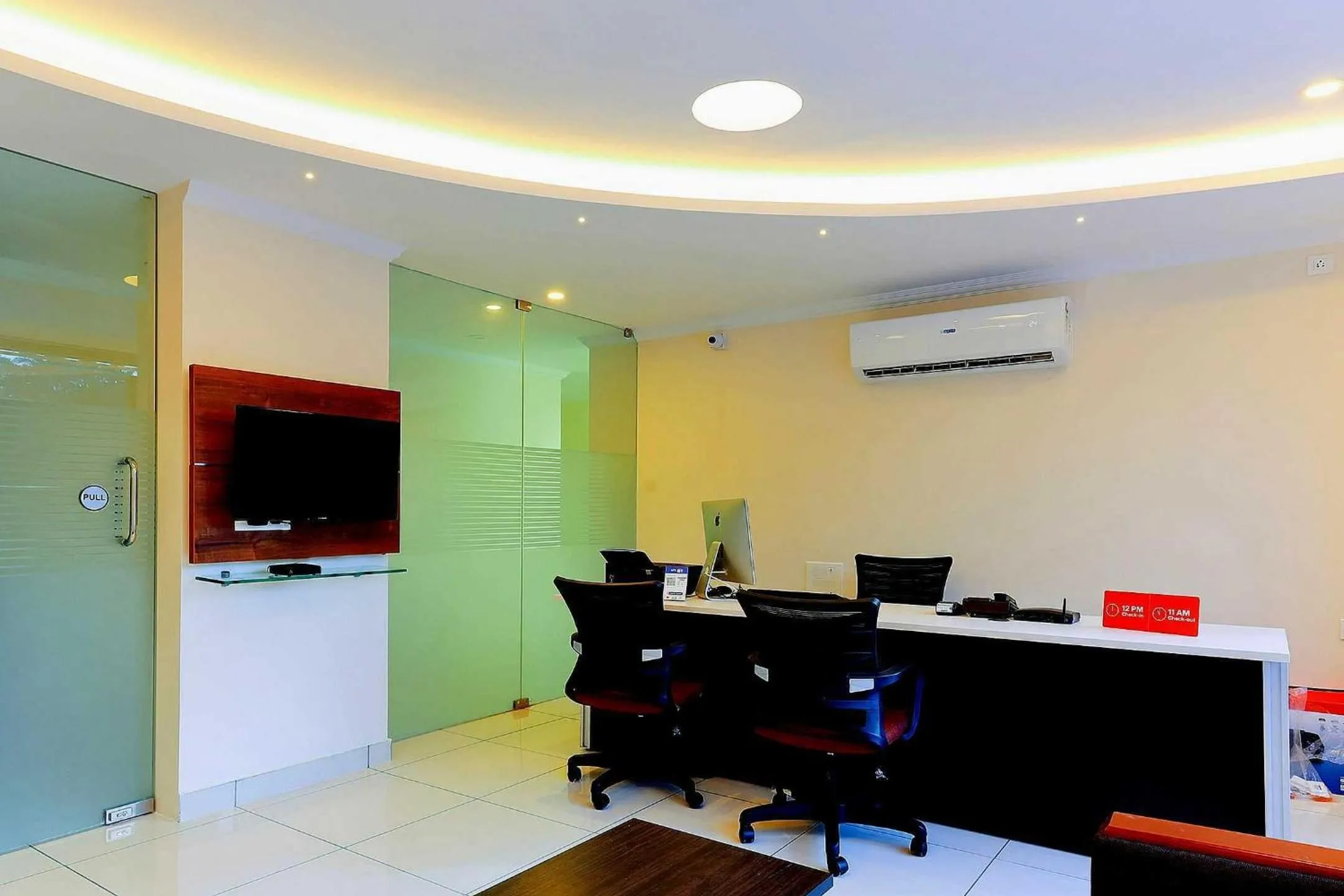 Lobby or reception in Collection O Companion Leisure Homes