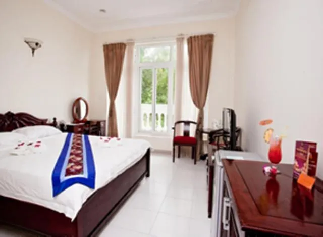 Photo of the whole room, Bed in Nathalie's Vung Tau Hotel