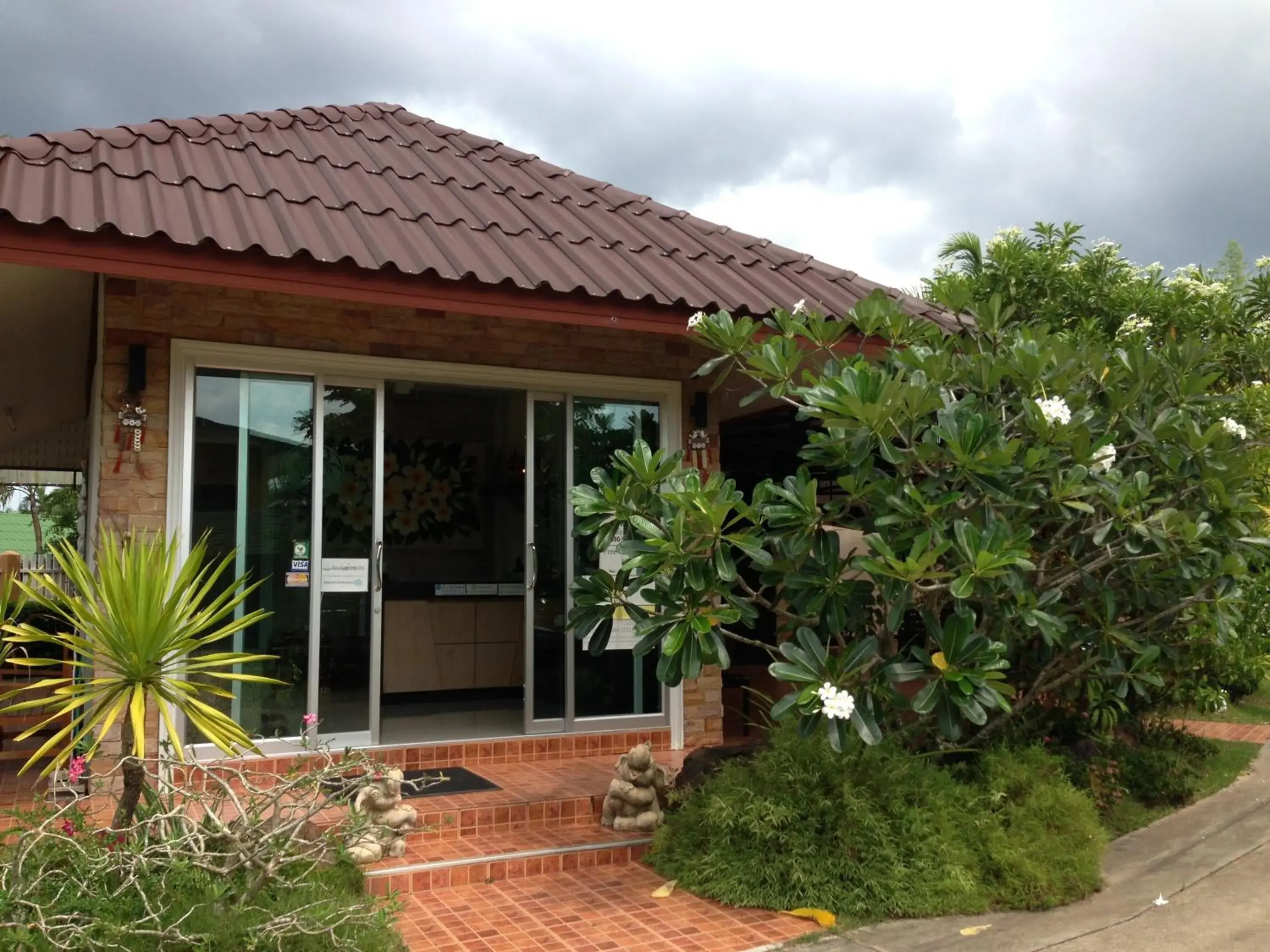 Facade/entrance in Palm Sweet Resort Facade/entrance in Palm Sweet Resort