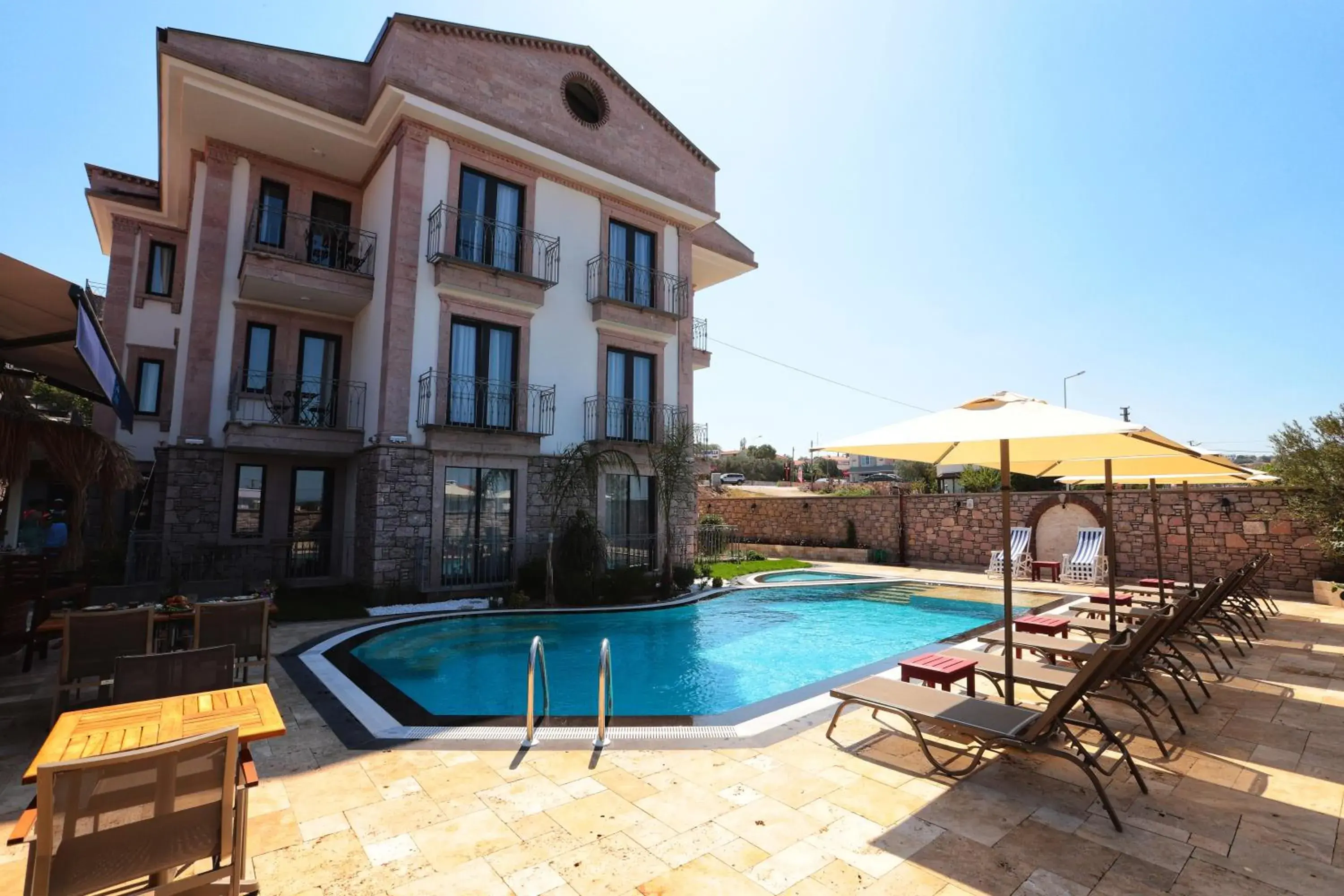 Property building in Sukha Cunda Otel Property building in Sukha Cunda Otel