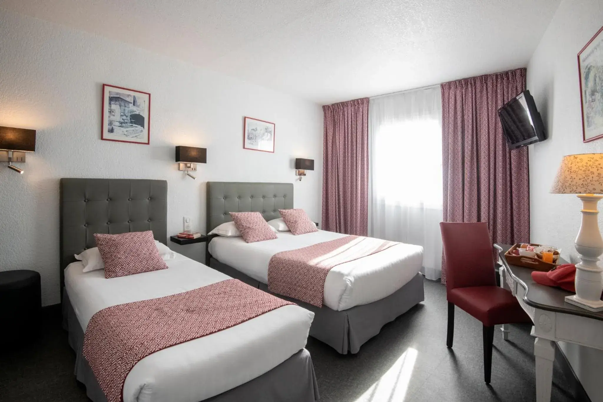 Bed in Hotel du Forum Bed in Hotel du Forum