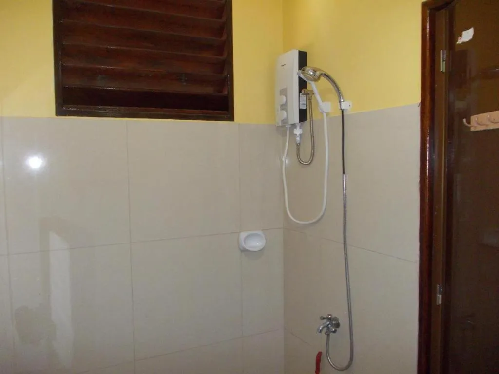 Shower in Eddie`s Beach Resort Siargao
