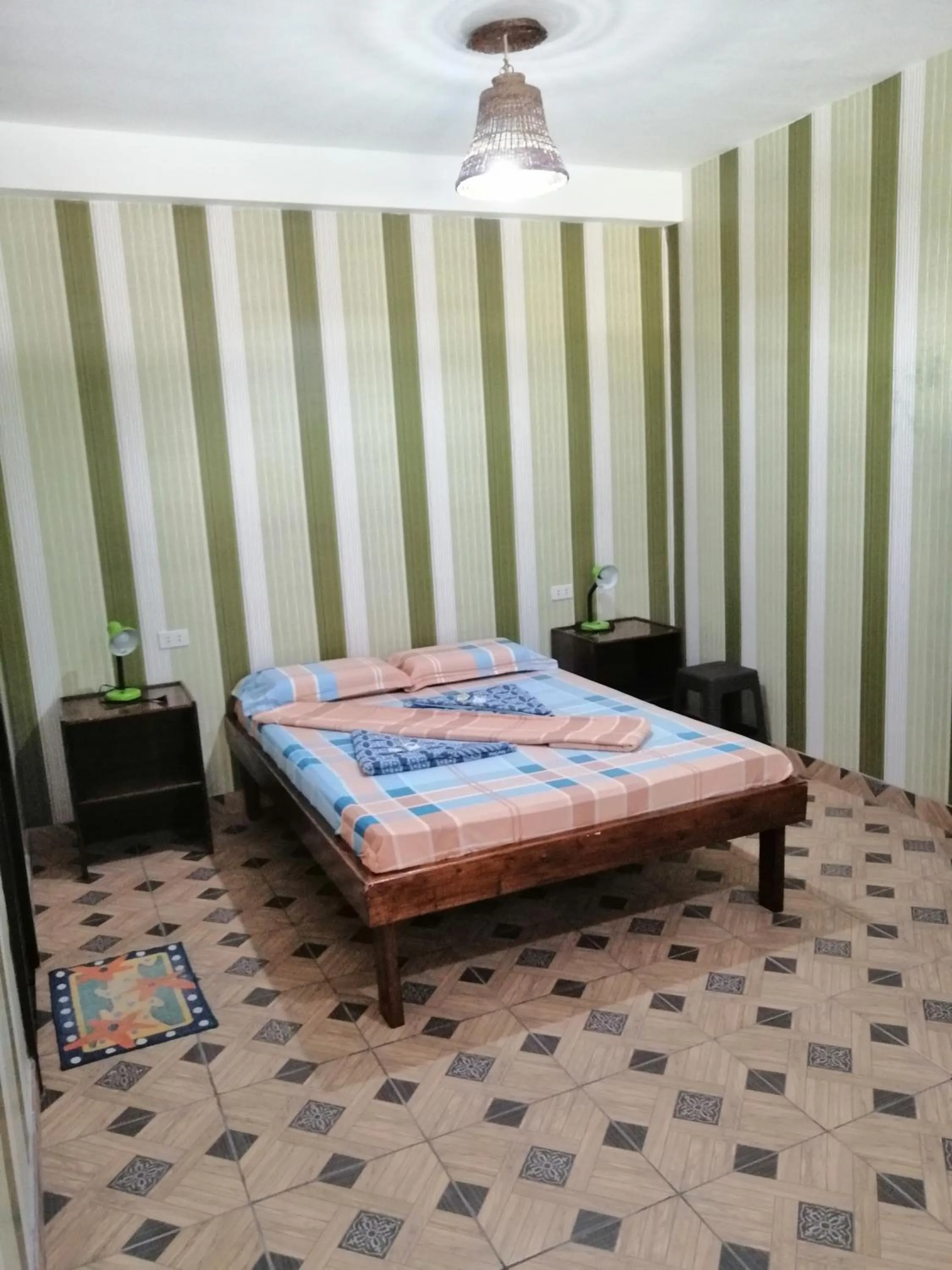 Bed in Eddie`s Beach Resort Siargao