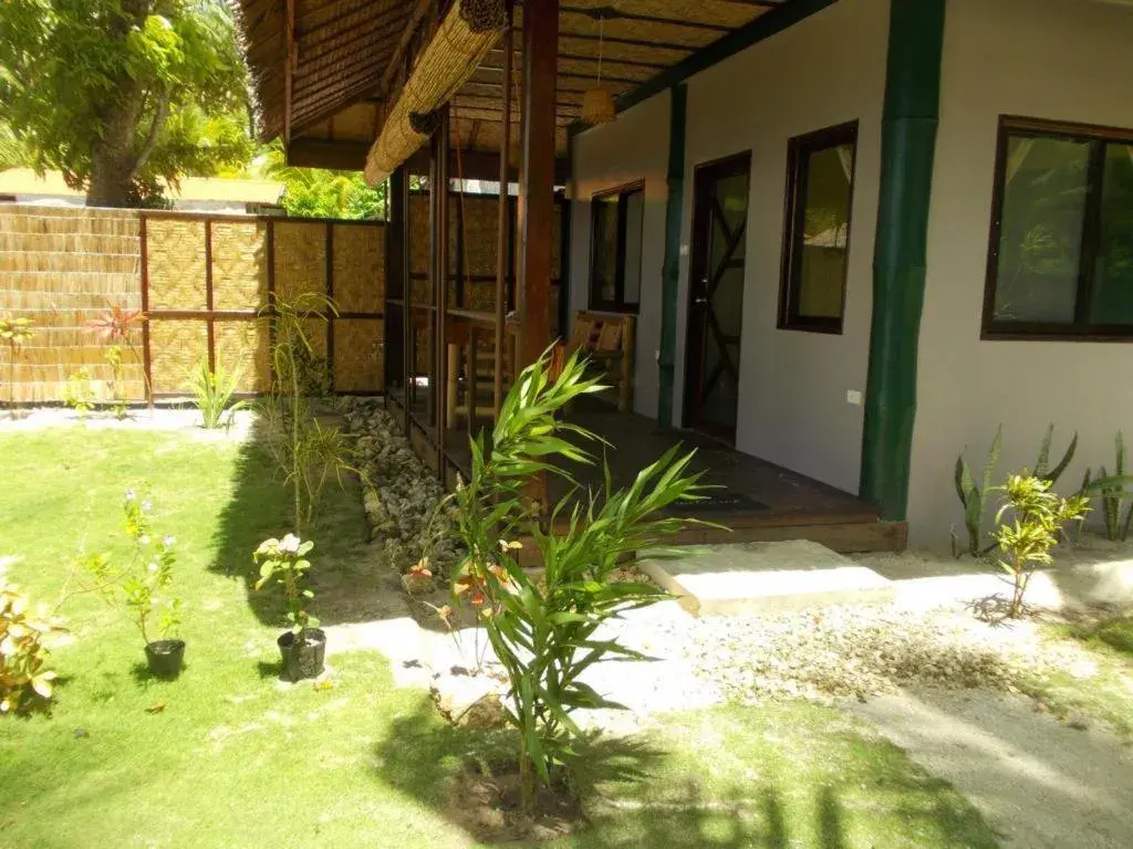 Property building in Eddie`s Beach Resort Siargao Property building in Eddie`s Beach Resort Siargao