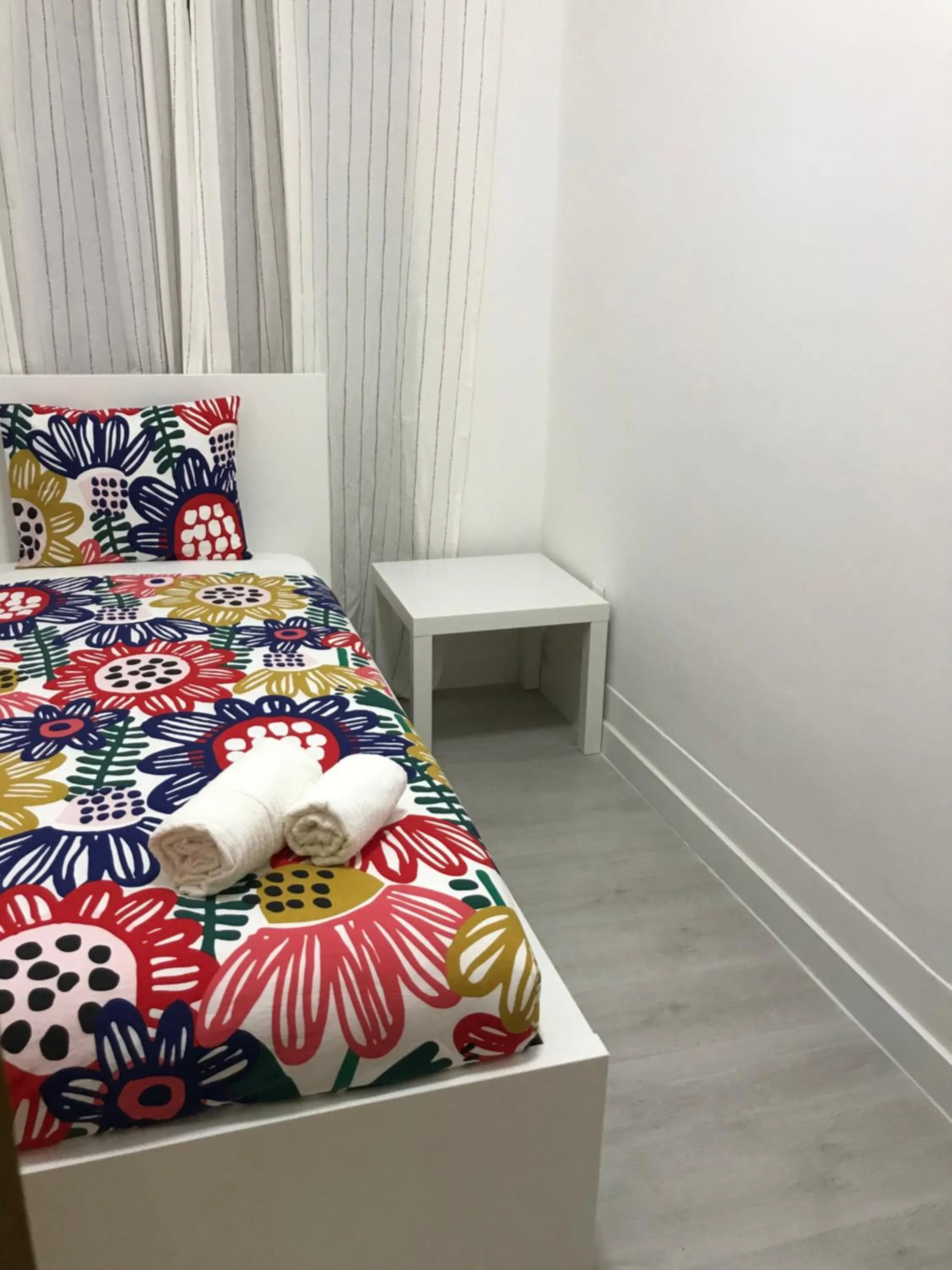 Property building, Bed in Charming episode