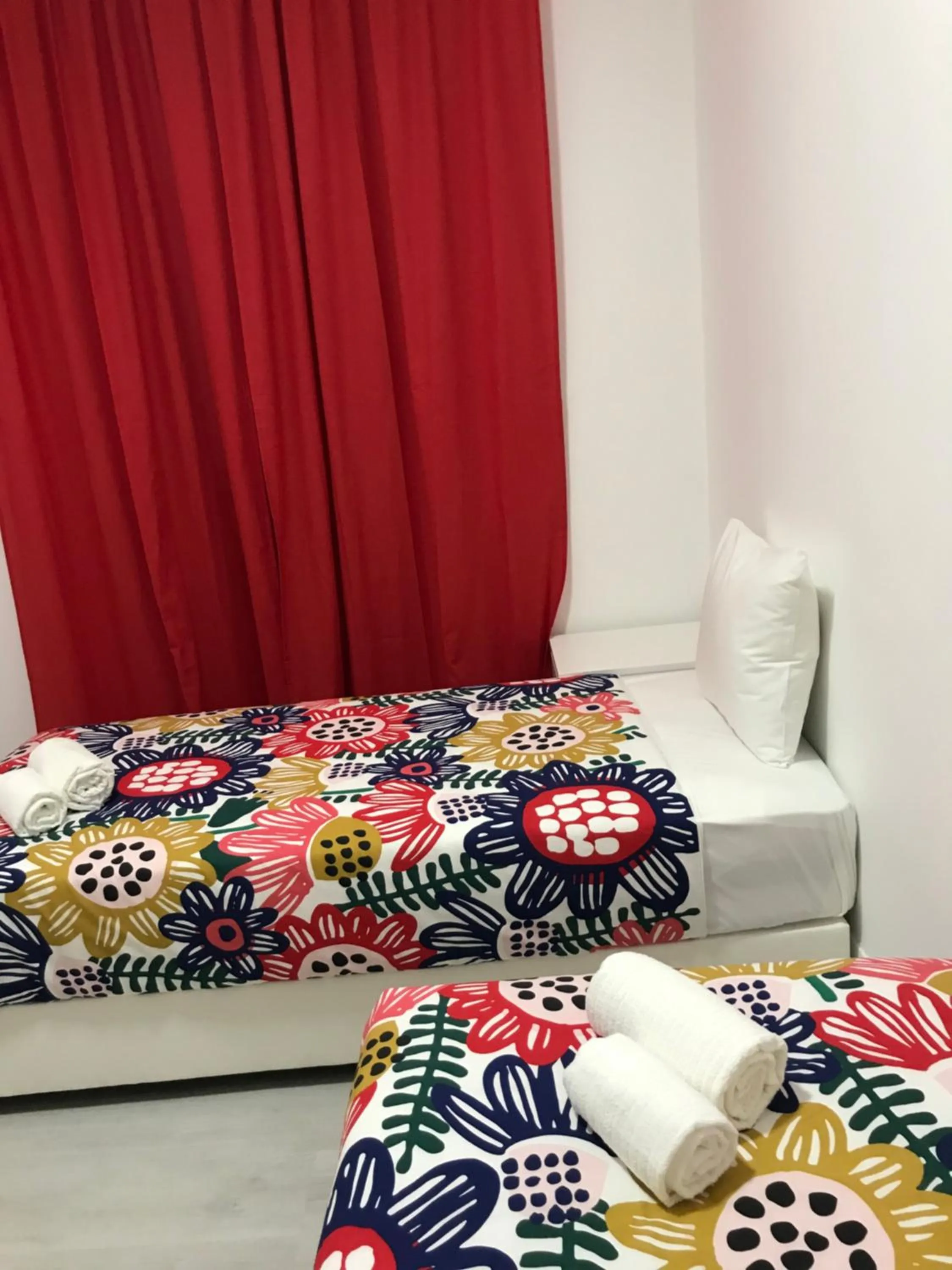 Property building, Bed in Charming episode