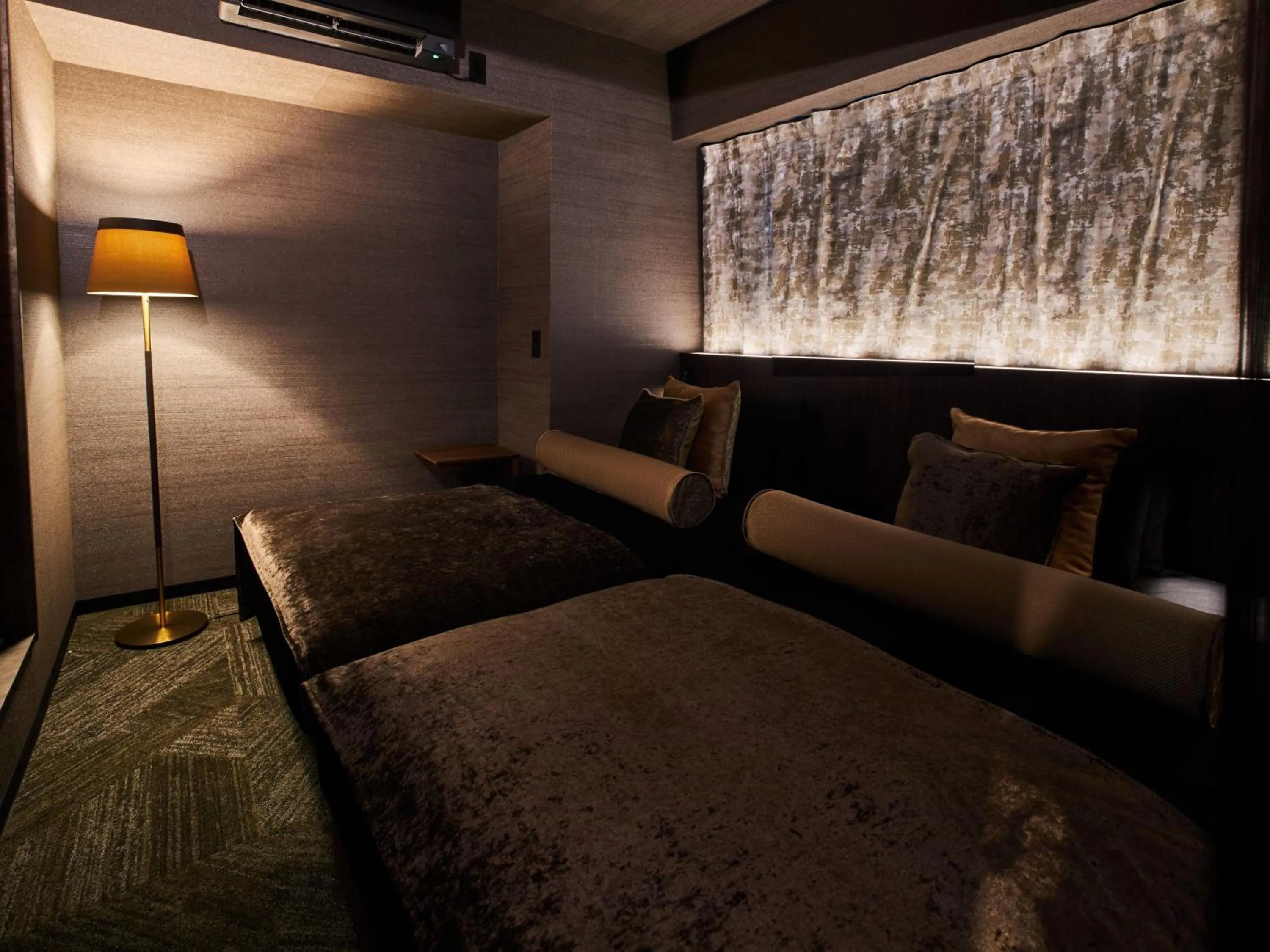 Photo of the whole room, Bed in Roppongi Hotel S