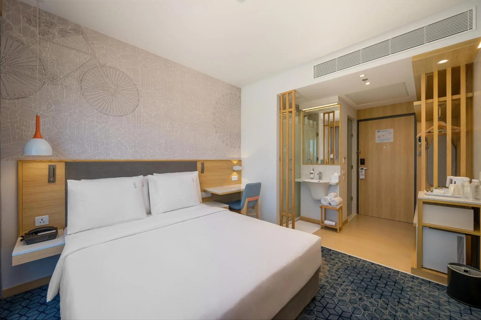 Photo of the whole room, Bed in Holiday Inn Express Bengaluru Whitefield ITPL by IHG
