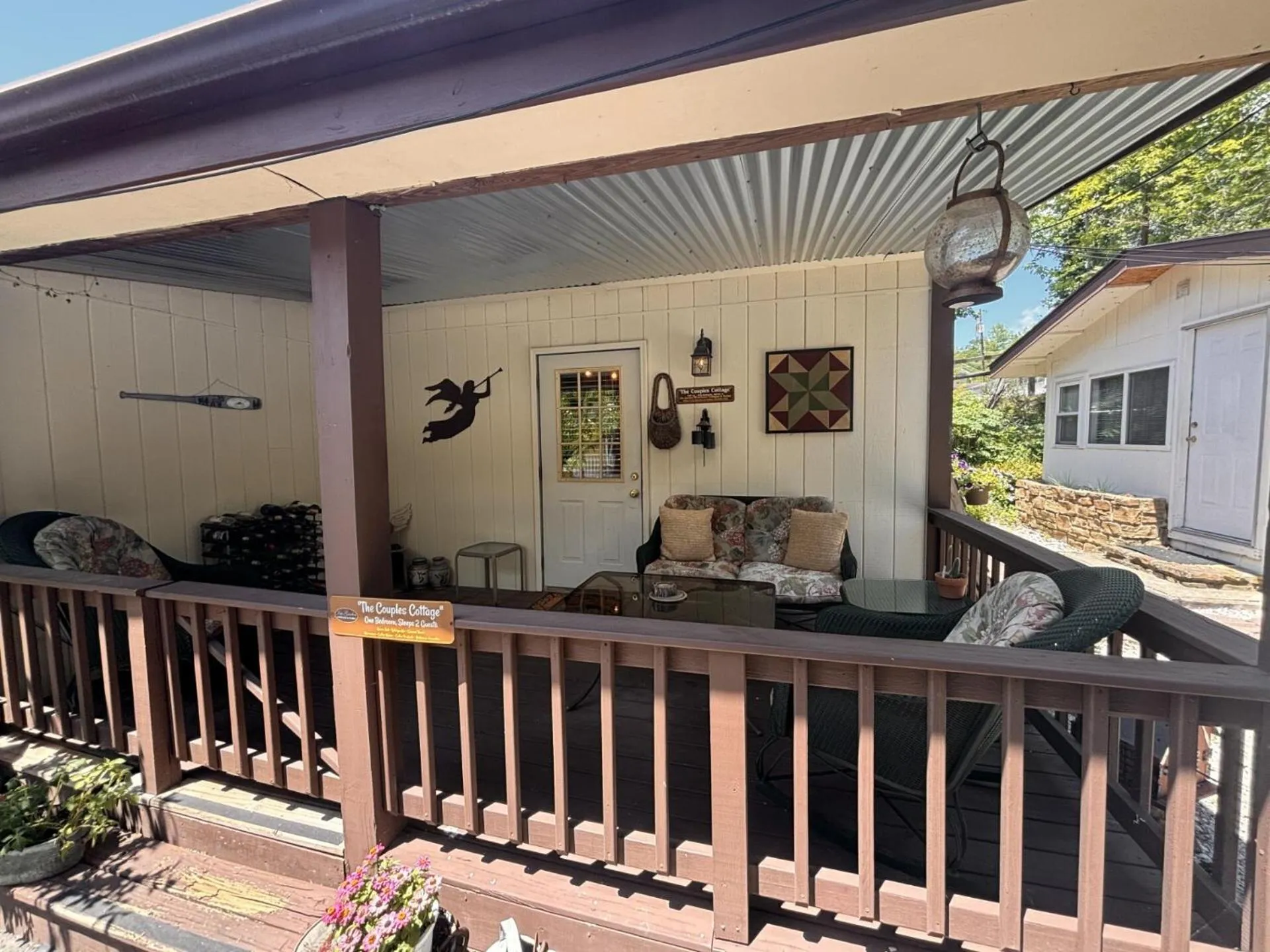 Patio in The Iris Garden Downtown Cottages and Suites