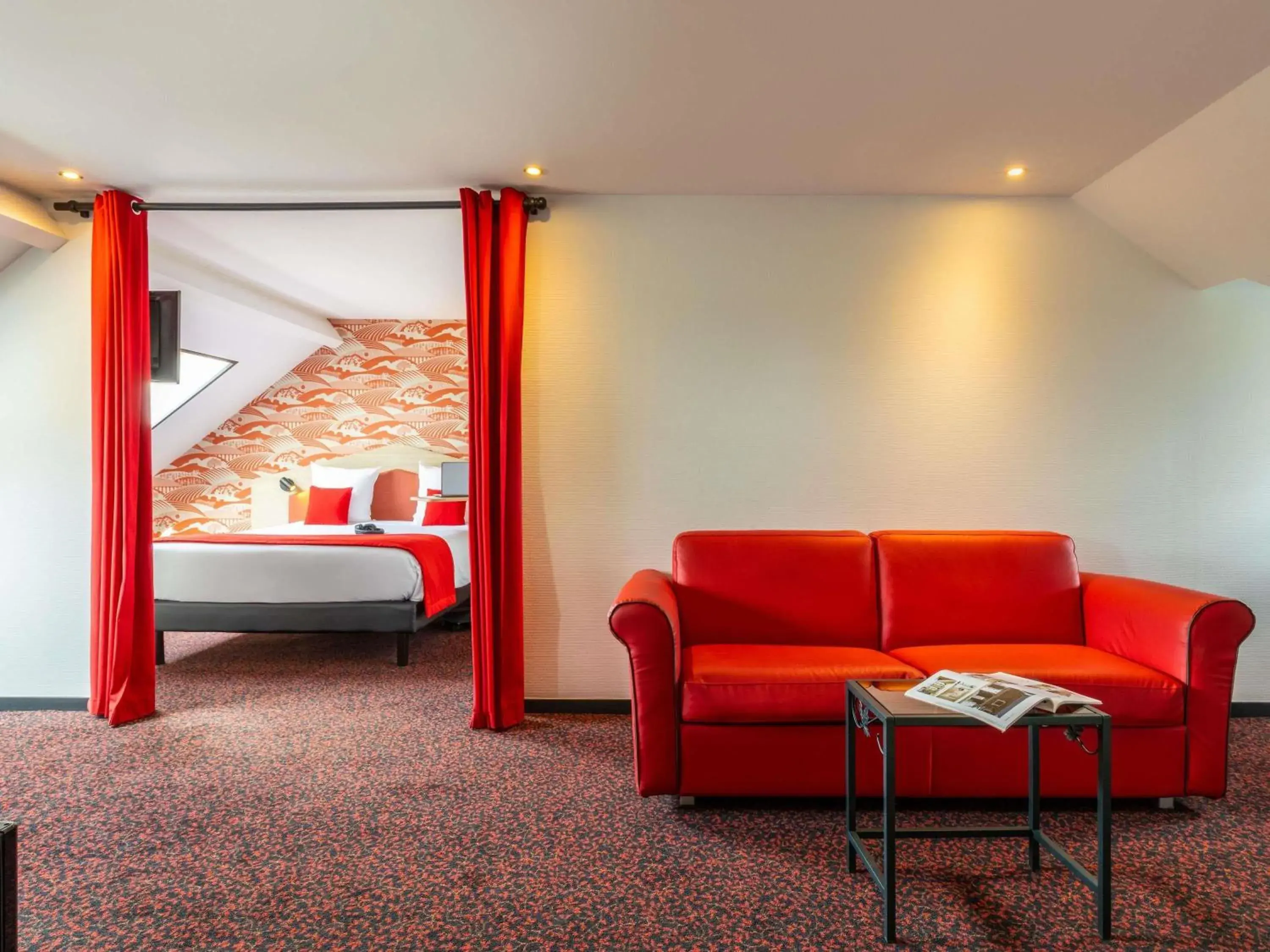 Suite with One Queen Bed and One Sofa Bed in ibis Styles Chartres Sud Barjouville Suite with One Queen Bed and One Sofa Bed in ibis Styles Chartres Sud Barjouville