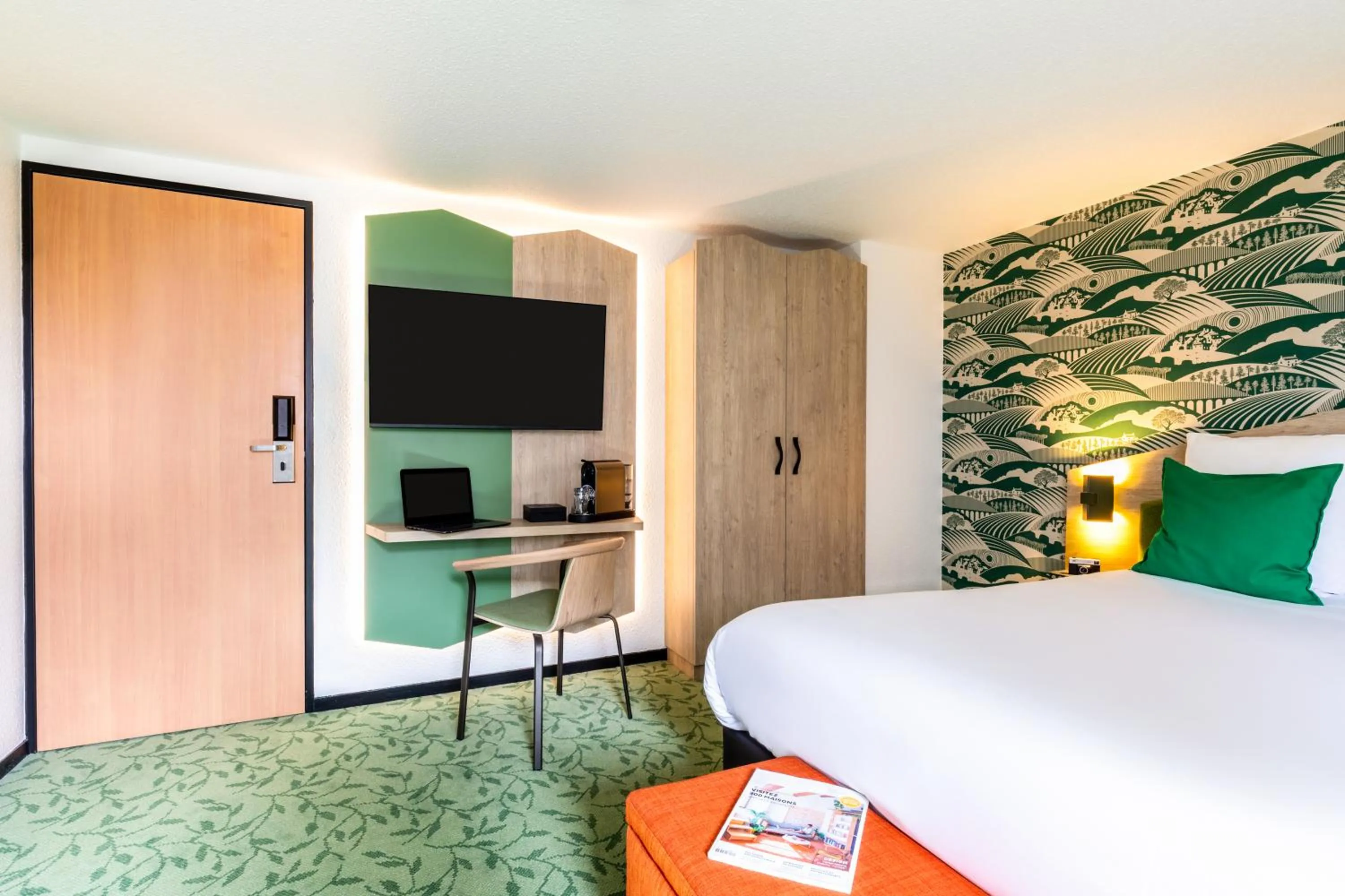 Property building, Bed in ibis Styles Chartres Sud Barjouville