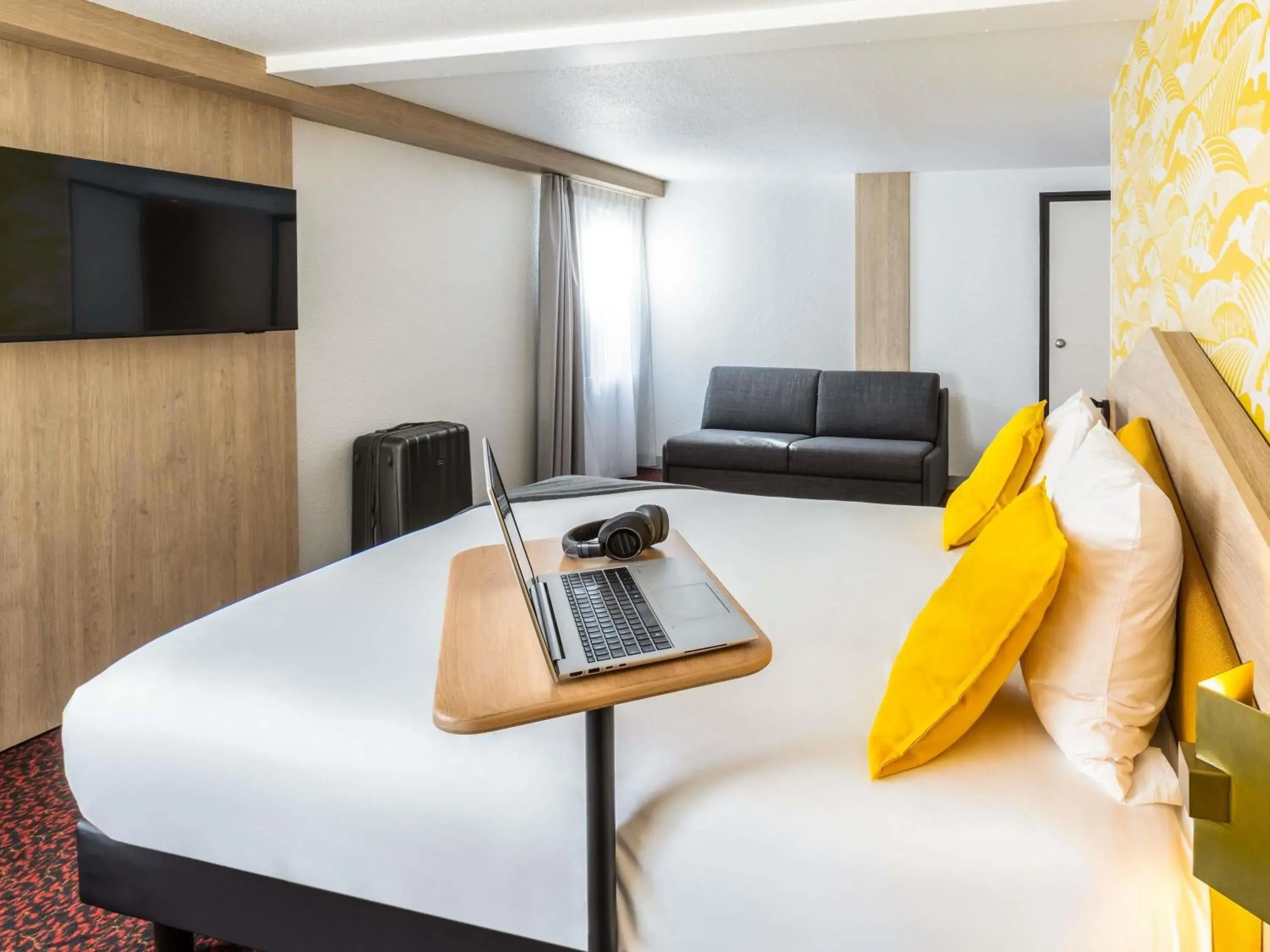 Bedroom, Bed in ibis Styles Chartres Sud Barjouville Bedroom, Bed in ibis Styles Chartres Sud Barjouville