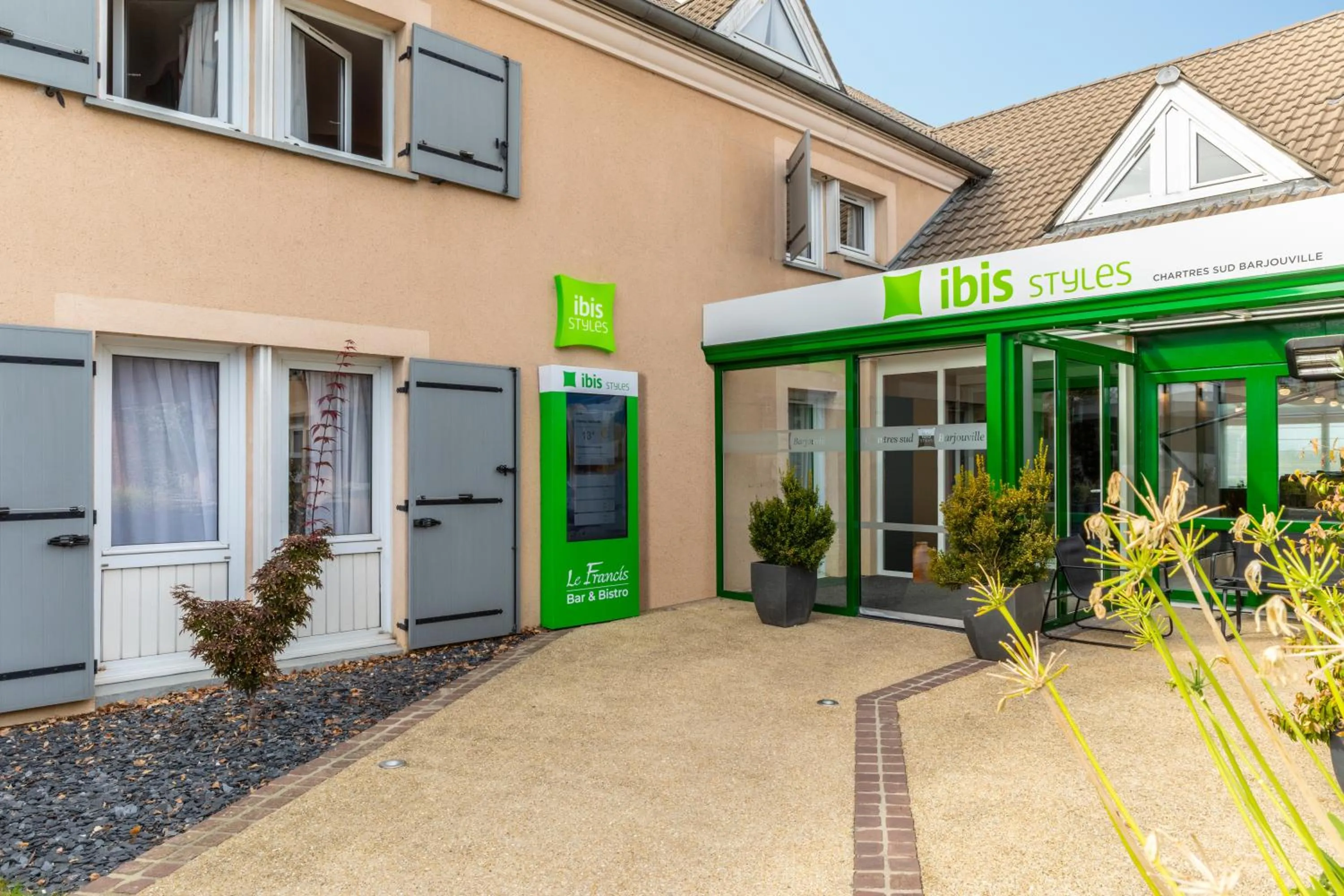 Property building in ibis Styles Chartres Sud Barjouville