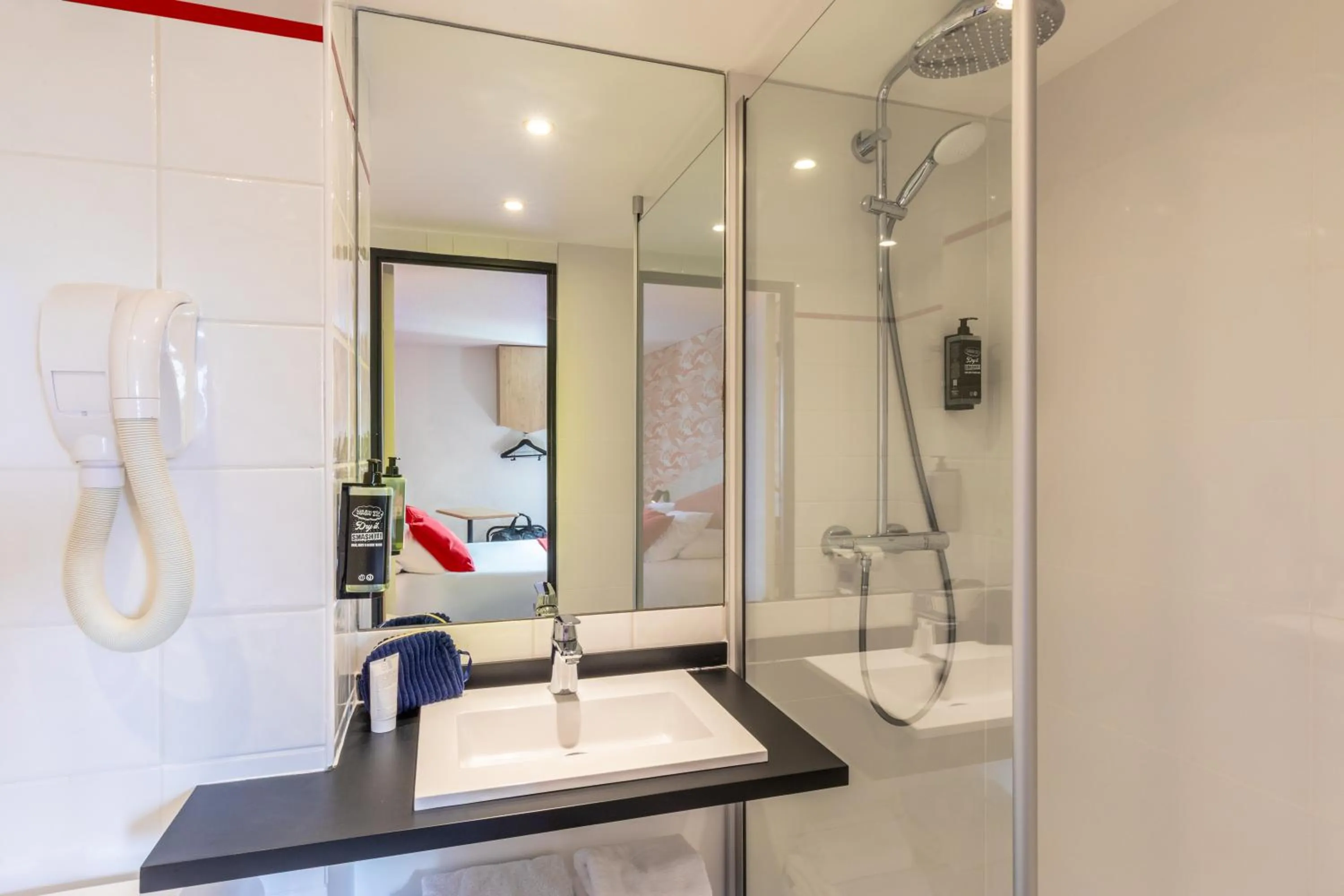 Property building in ibis Styles Chartres Sud Barjouville