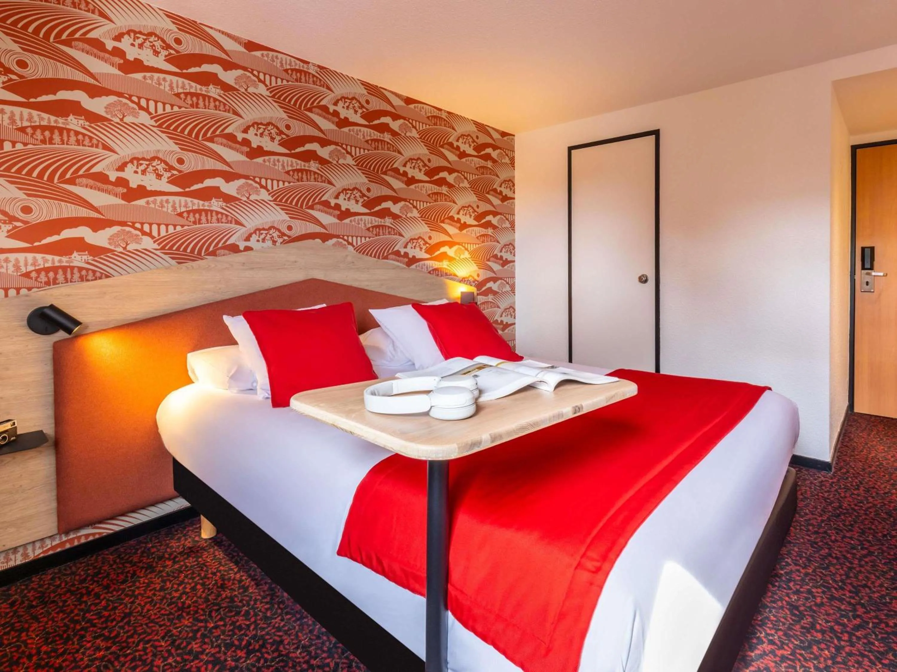 Bedroom, Bed in ibis Styles Chartres Sud Barjouville