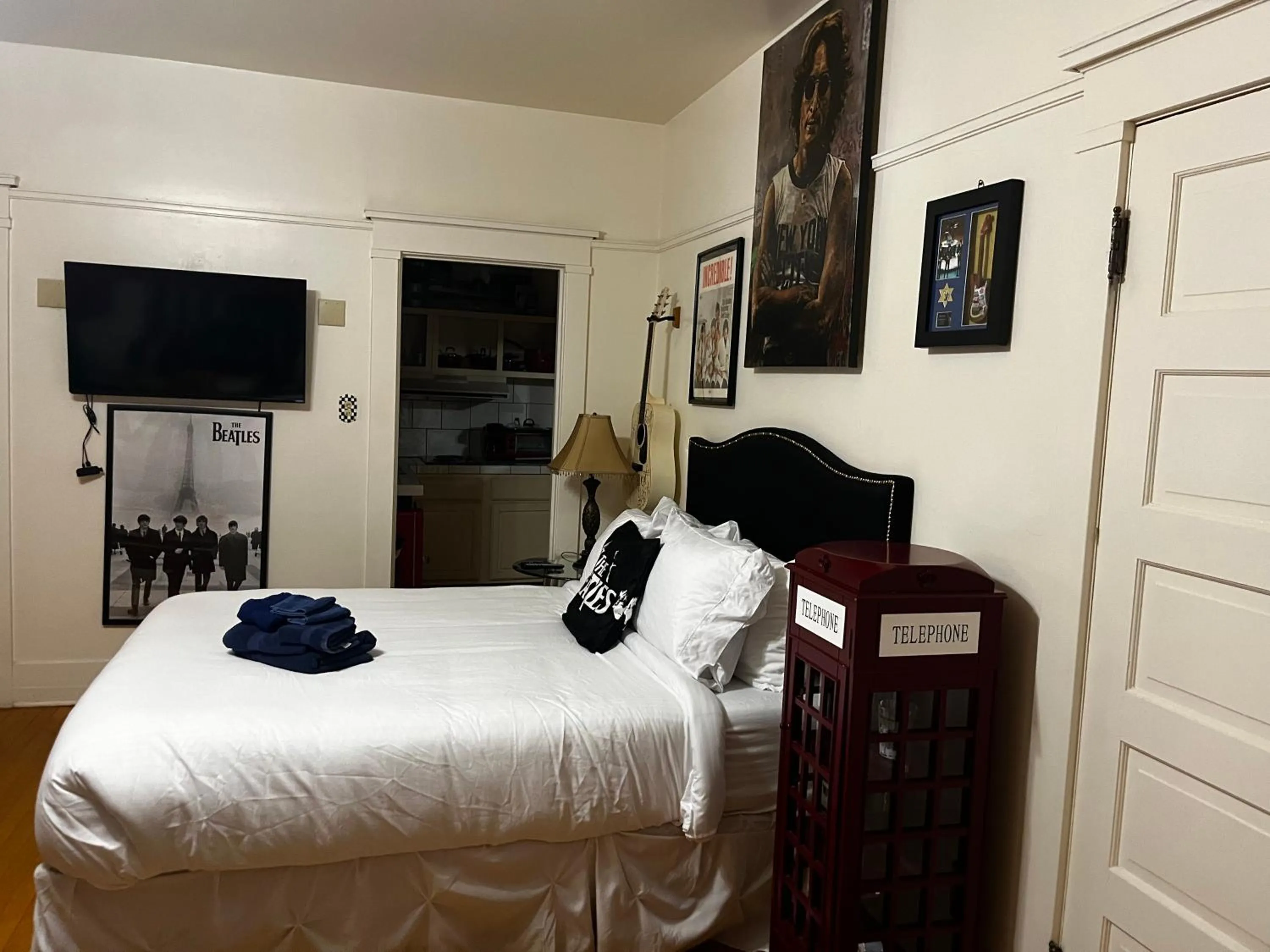 Bed in Greenway Manor