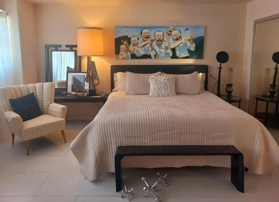 Bed in Greenway Manor