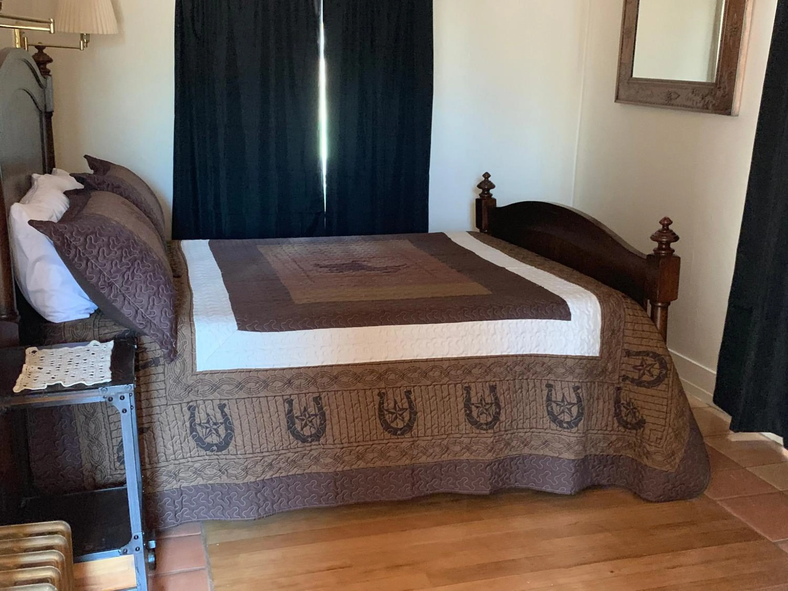 Bed in Greenway Manor