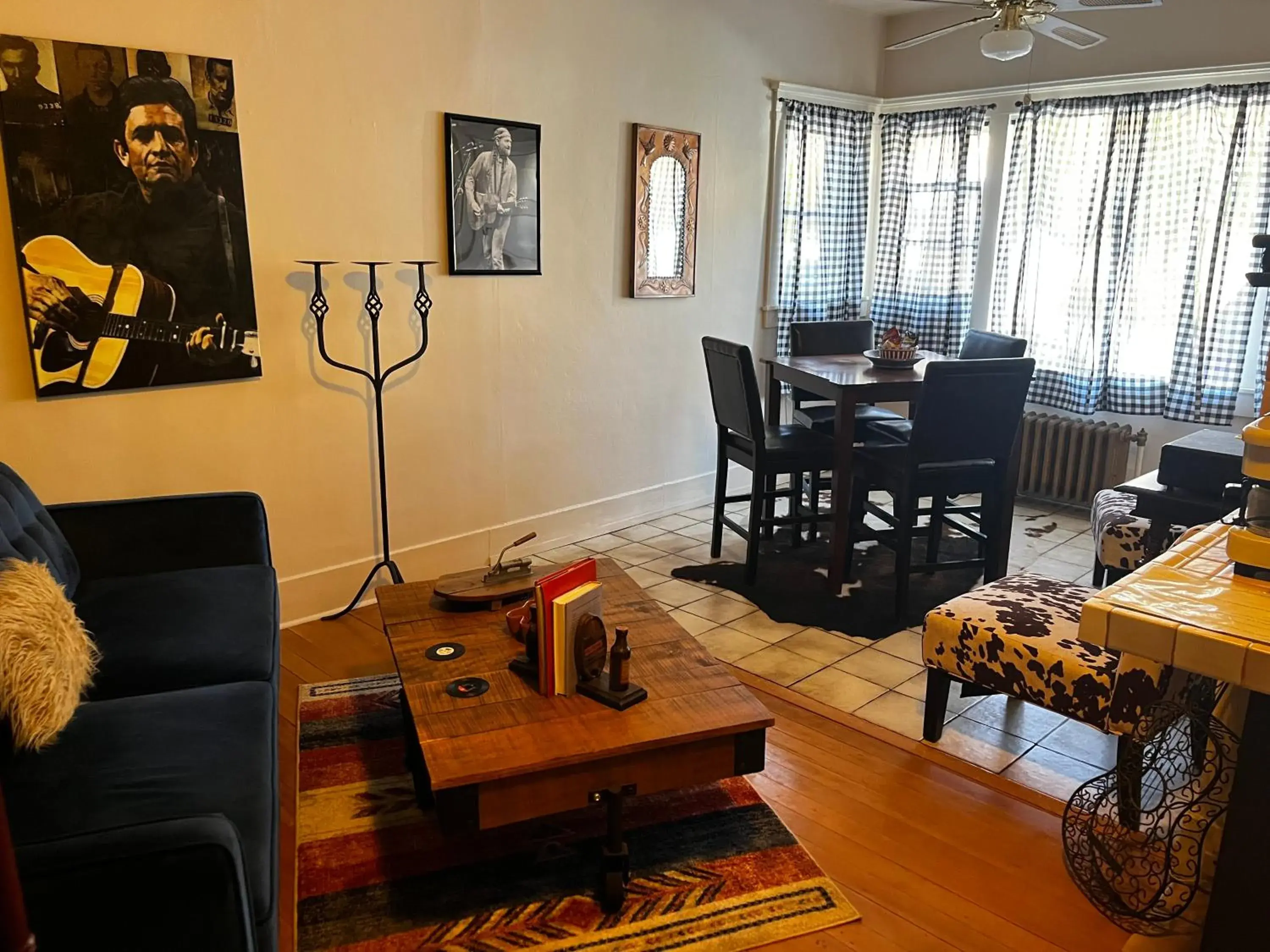 Deluxe Queen Suite in Greenway Manor Deluxe Queen Suite in Greenway Manor