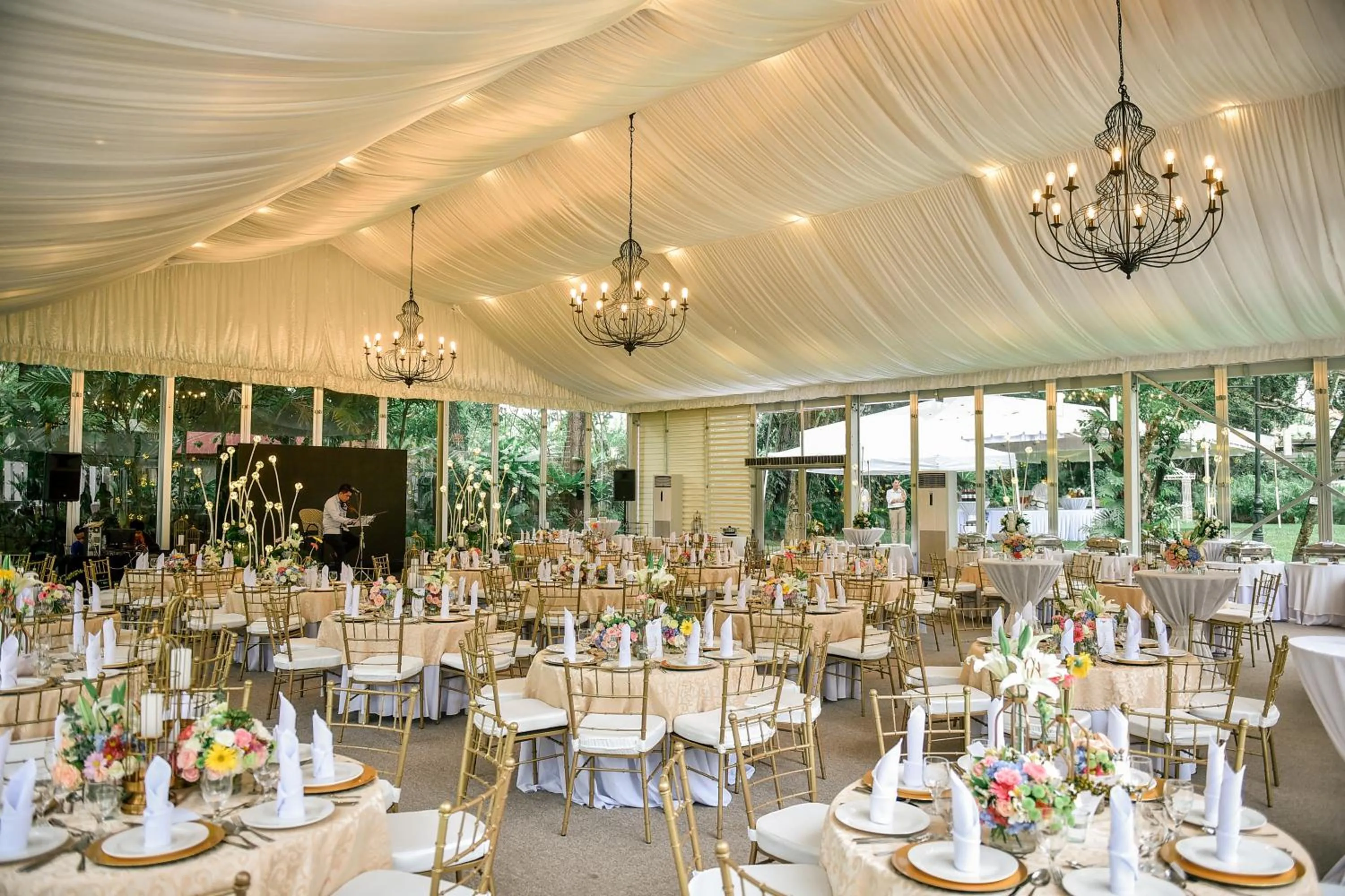 Banquet/Function facilities in Montebello Villa Hotel
