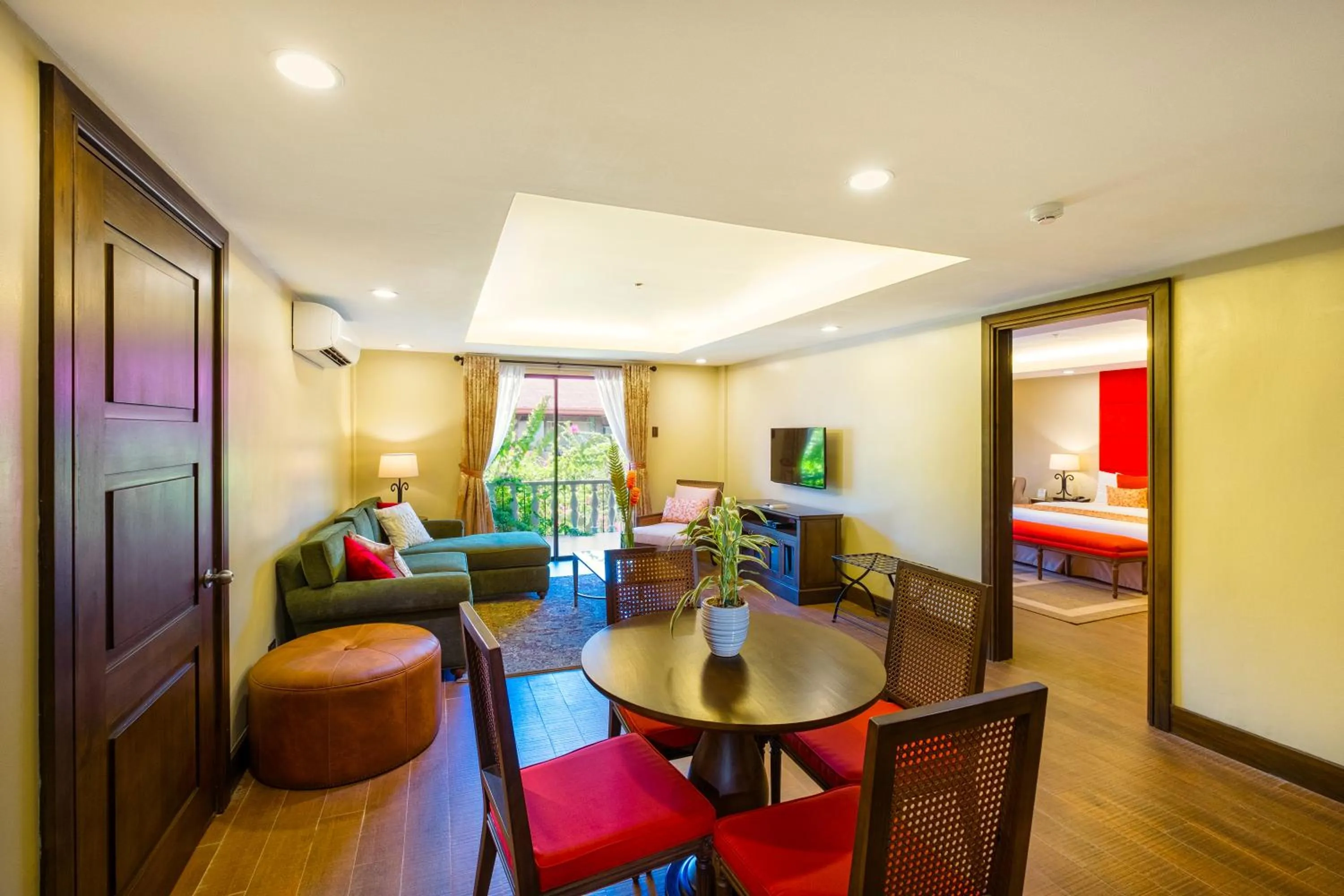 Living room, Bed in Montebello Villa Hotel