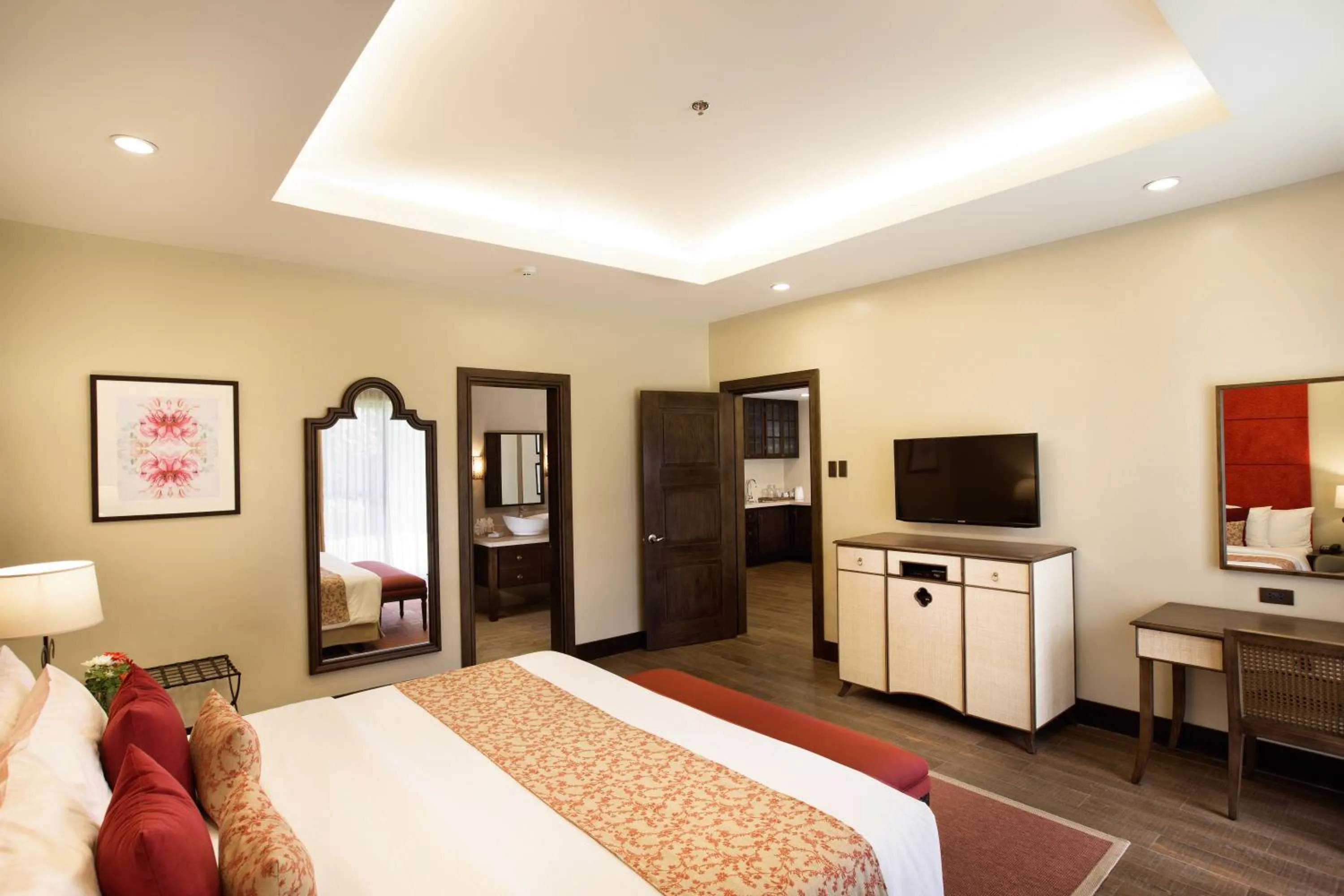 Premier Suite in Montebello Villa Hotel