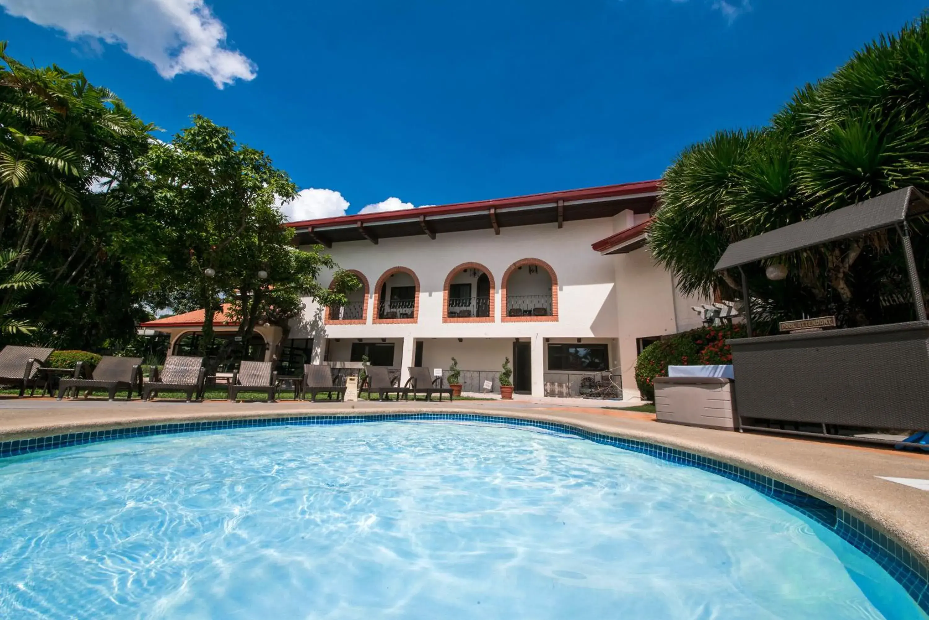 Swimming pool in Montebello Villa Hotel Swimming pool in Montebello Villa Hotel