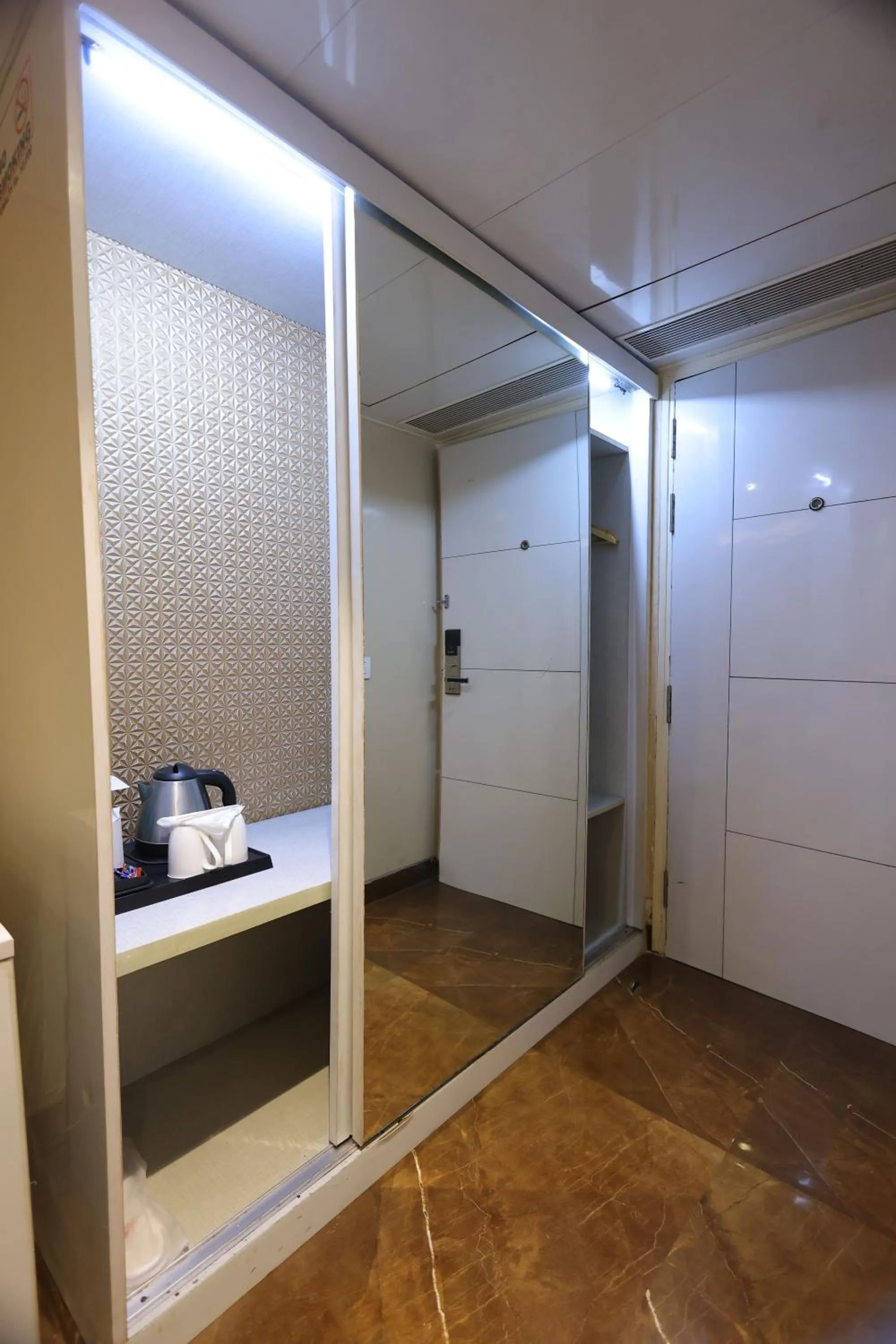 wardrobe in Airport Hotel Ramhan Palace Mahipalpur