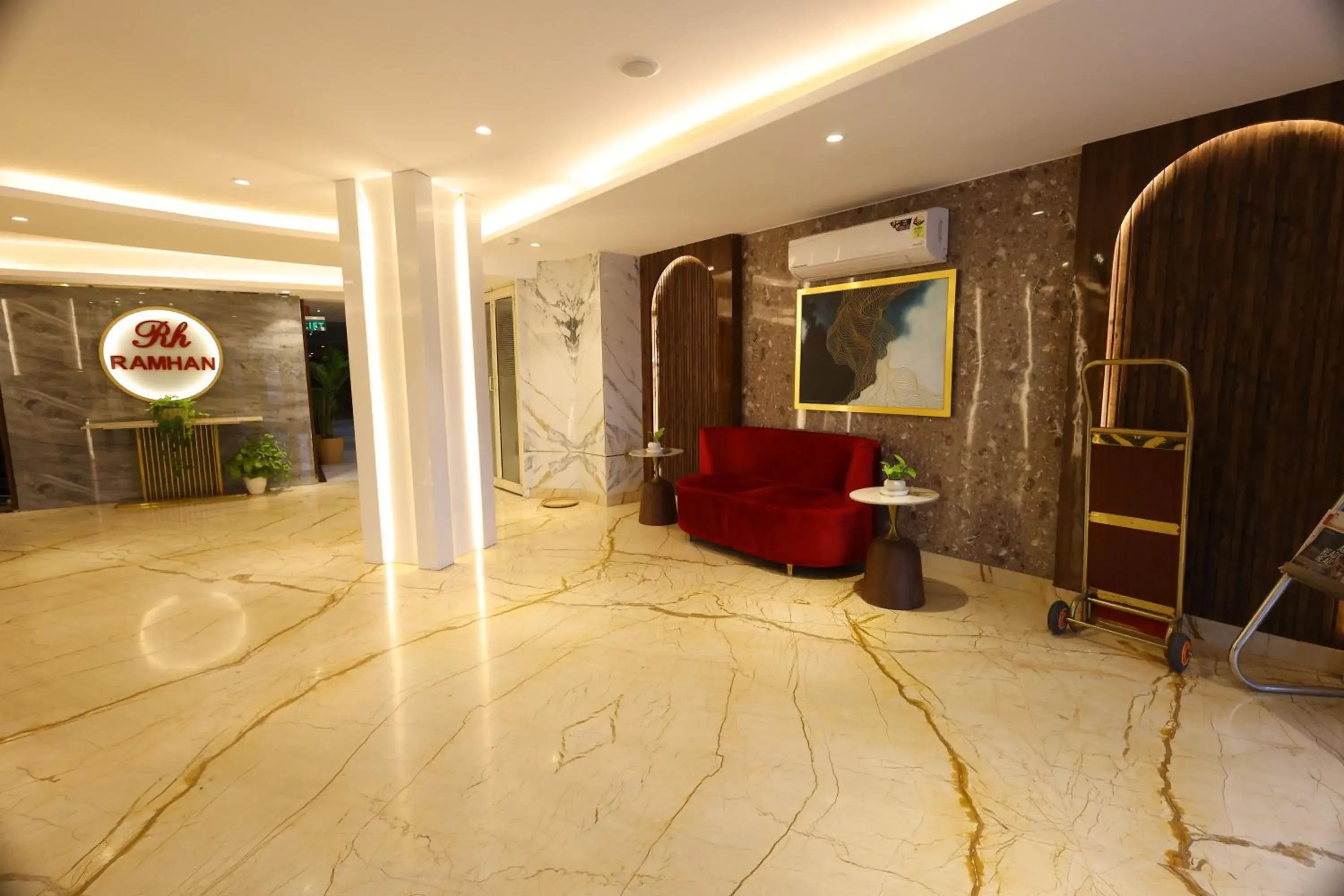 Lobby or reception in Airport Hotel Ramhan Palace Mahipalpur Lobby or reception in Airport Hotel Ramhan Palace Mahipalpur