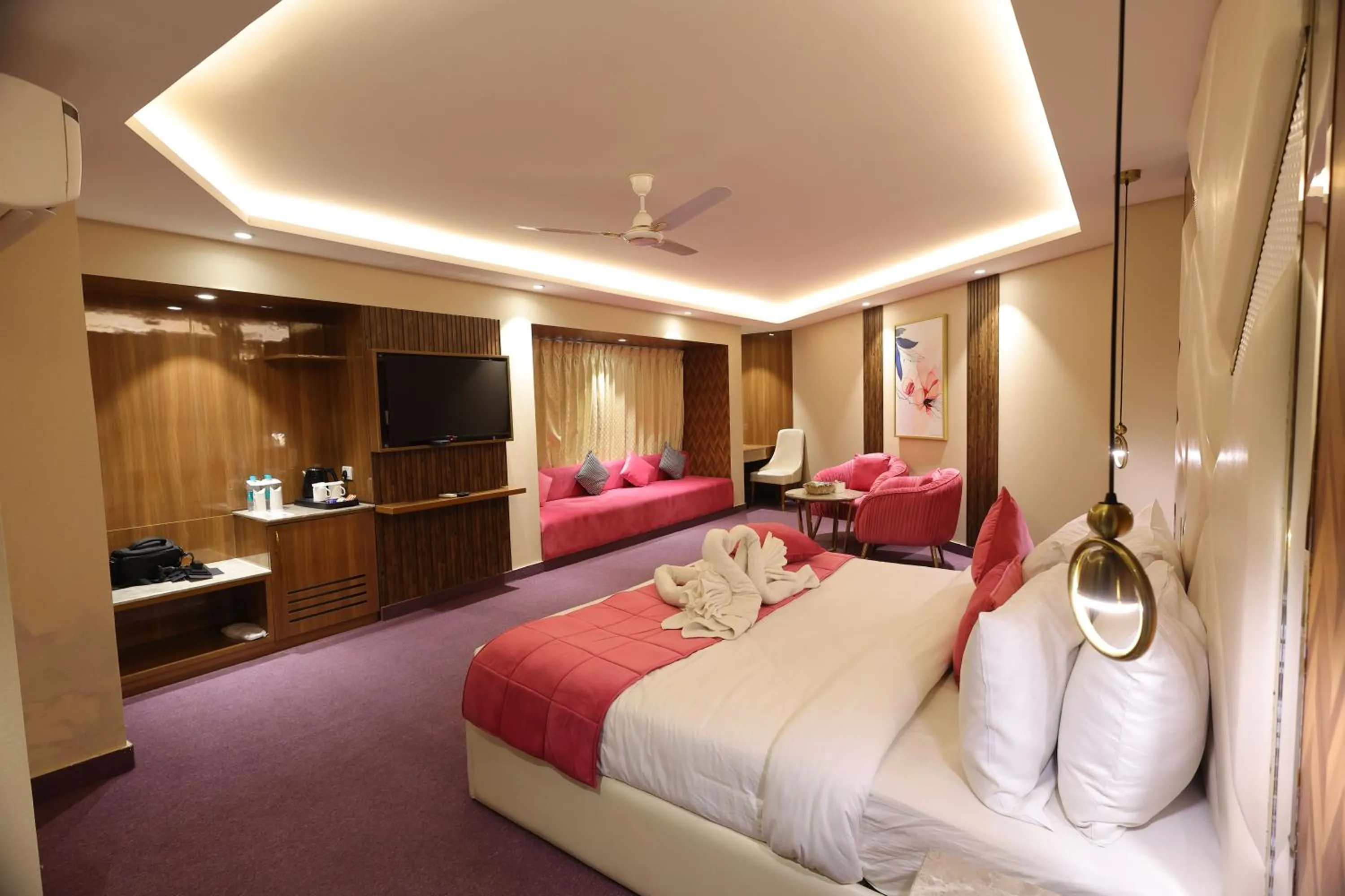 Bed in Airport Hotel Ramhan Palace Mahipalpur