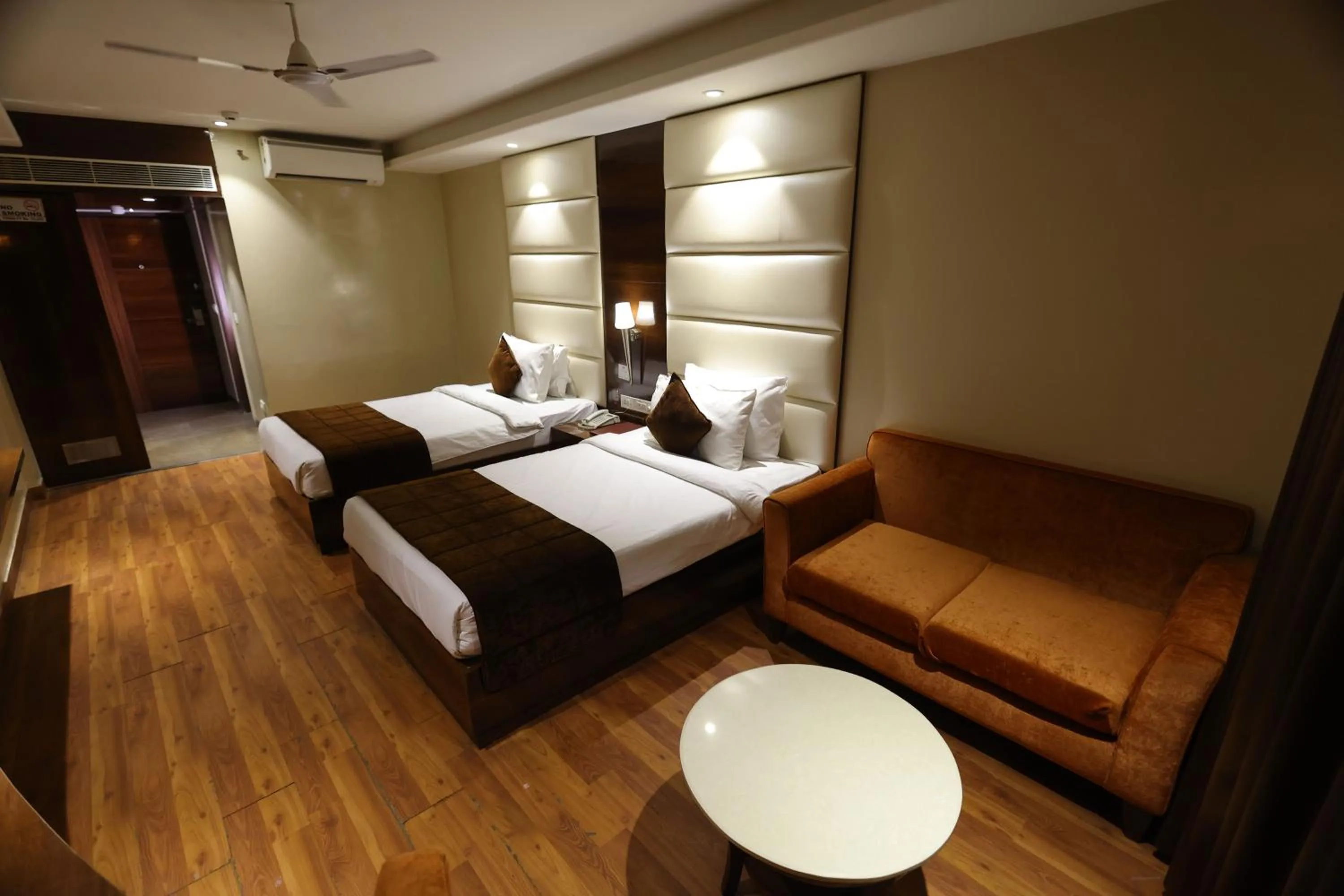 Bed in Airport Hotel Ramhan Palace Mahipalpur