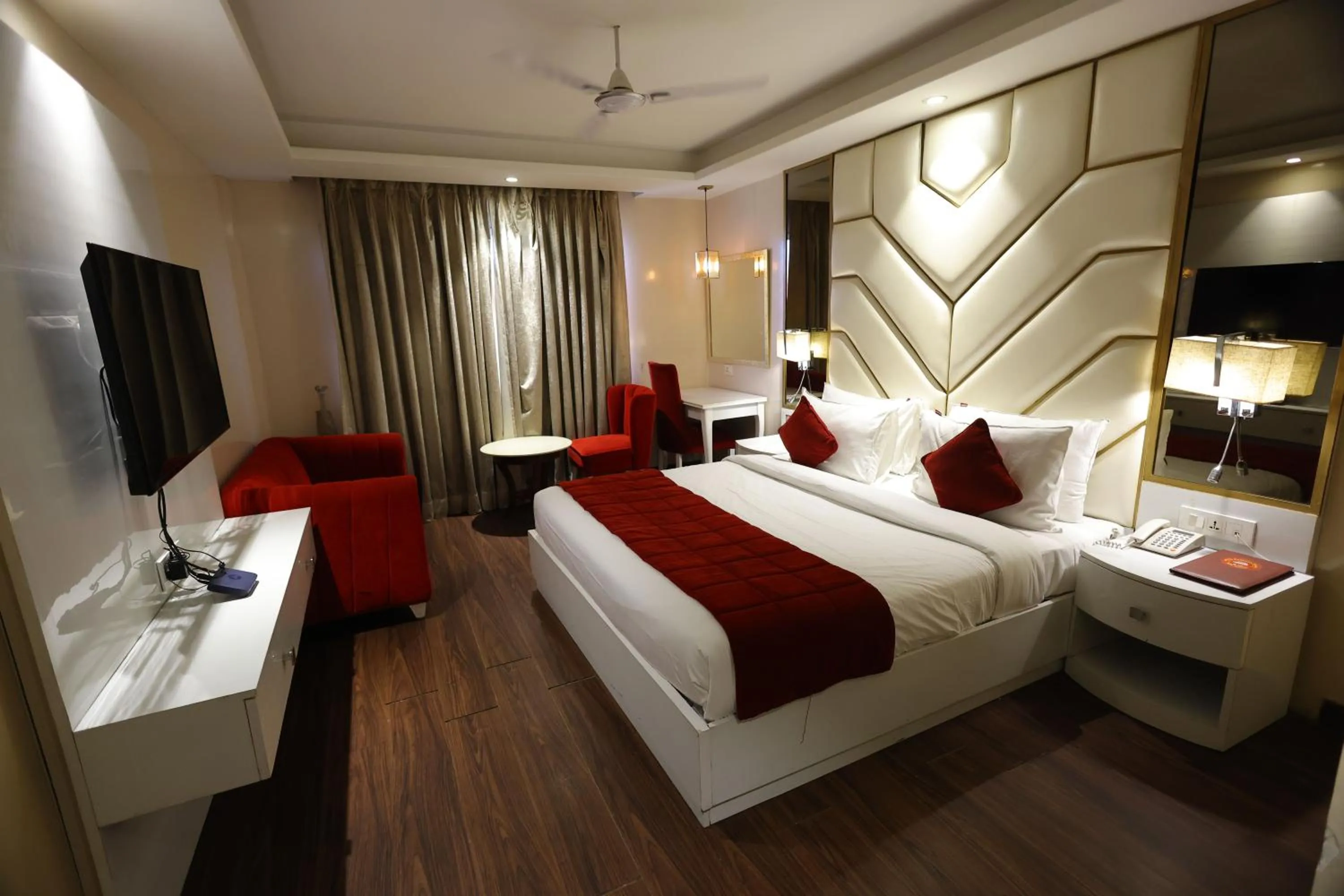 Bed in Airport Hotel Ramhan Palace Mahipalpur